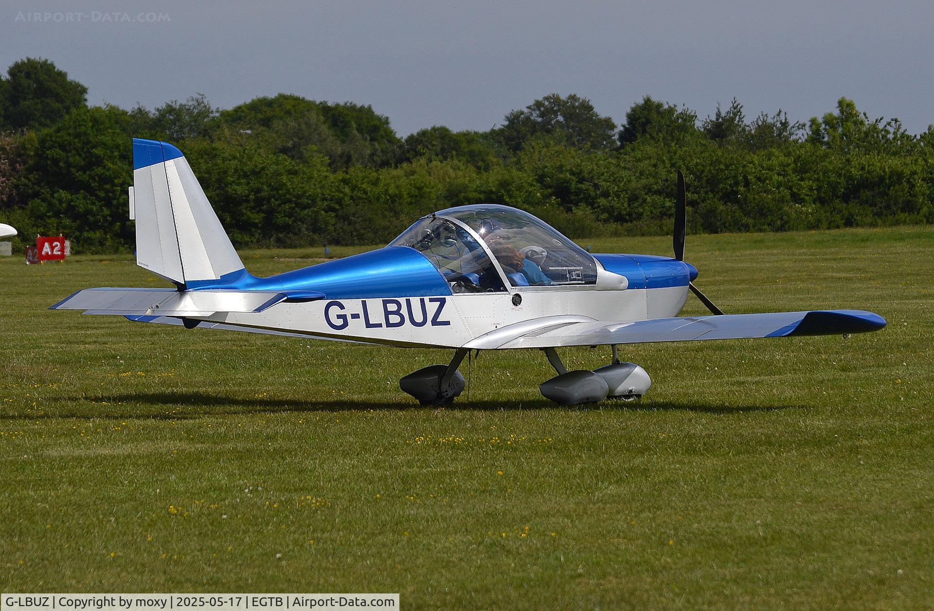 G-LBUZ, 2005 Aerotechnik EV-97A Eurostar C/N PFA 315-14425, Aerotechnik EV-97A Eurostar at Wycombe Air Park.