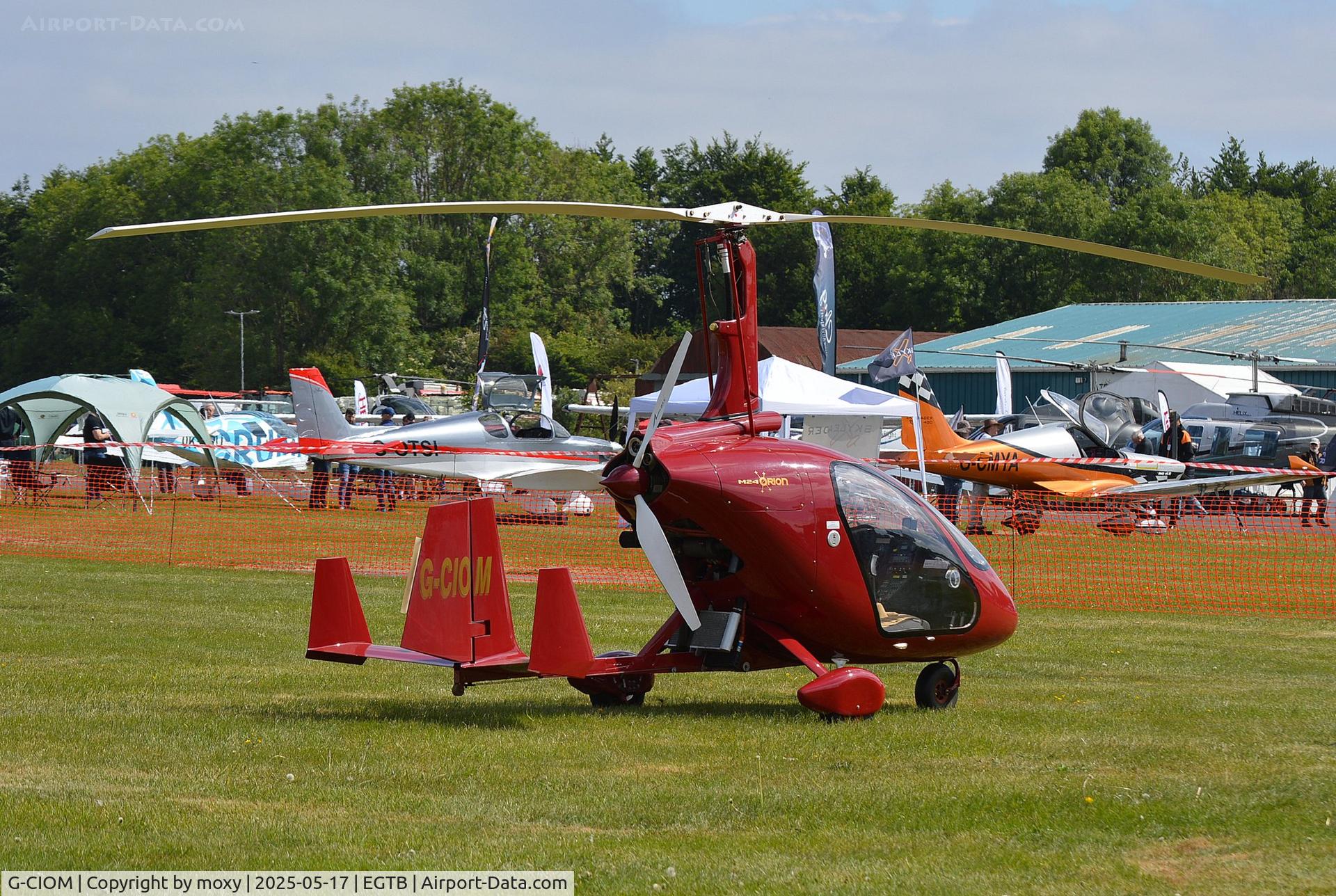 G-CIOM, 2015 Magni Gyro M24C Orion C/N 24-15-9074, Magni Gyro M24C Orion at Wycombe Air Park. 