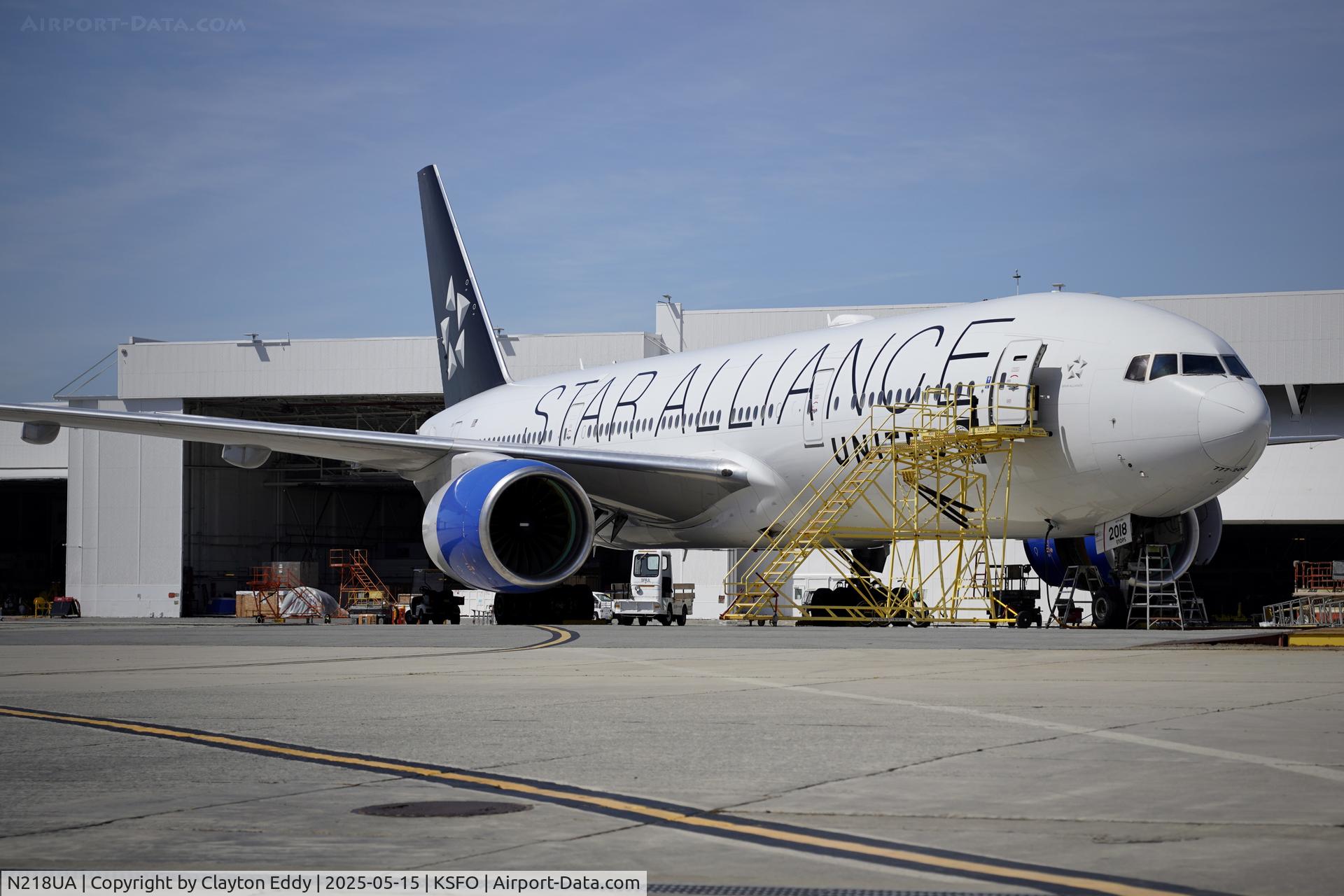 N218UA, 2001 Boeing 777-222 C/N 30222, SFO 2025
