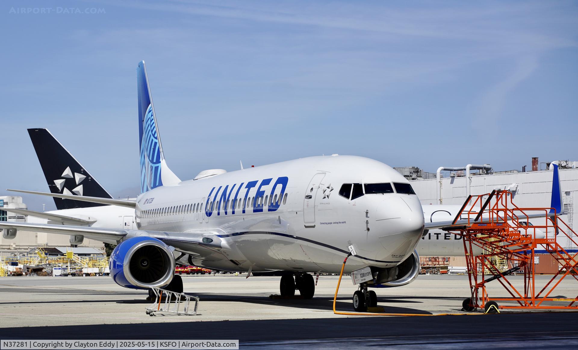 N37281, 2003 Boeing 737-824 C/N 31599, SFO 2025