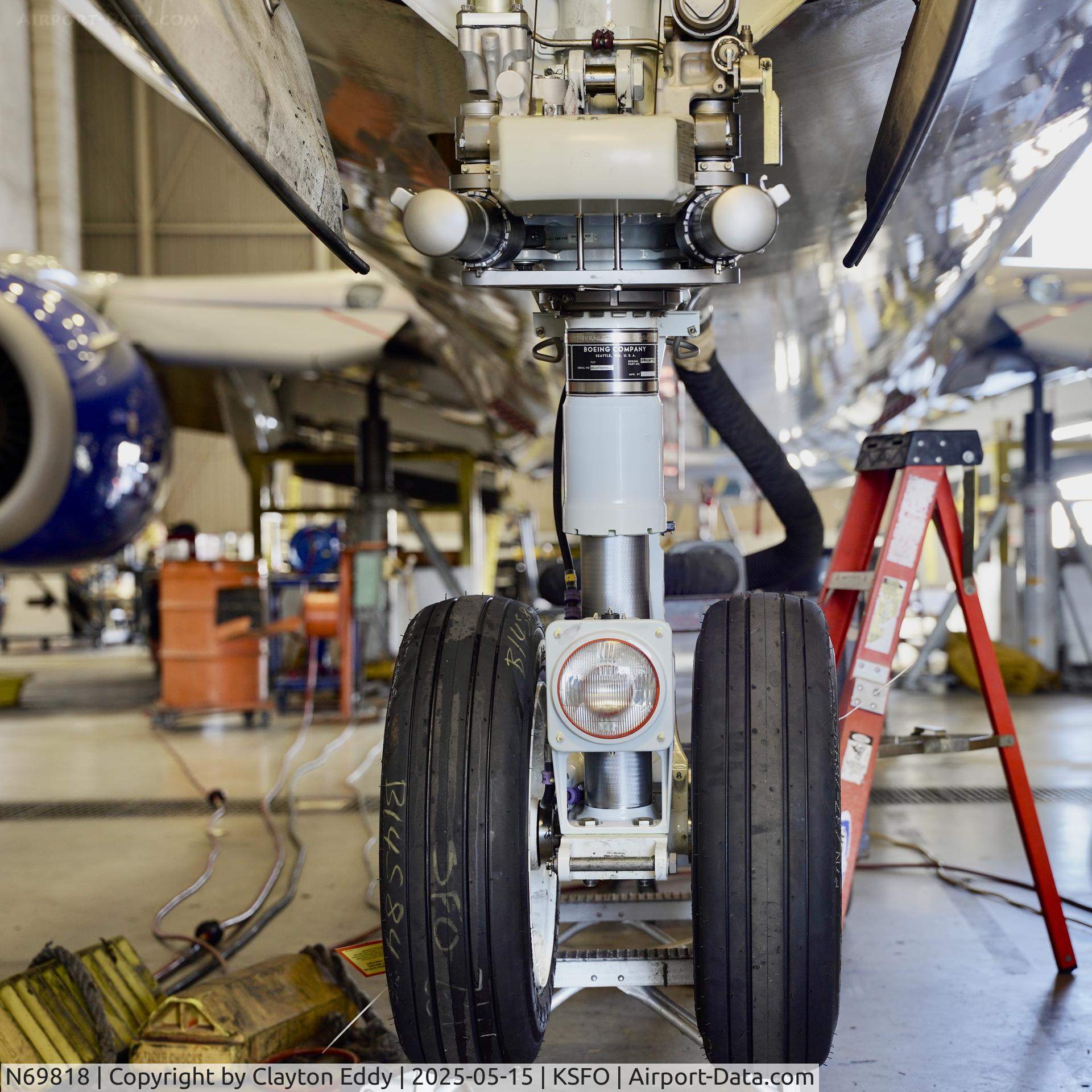 N69818, 2014 Boeing 737-924/ER C/N 42177, Nose gear SFO 2025