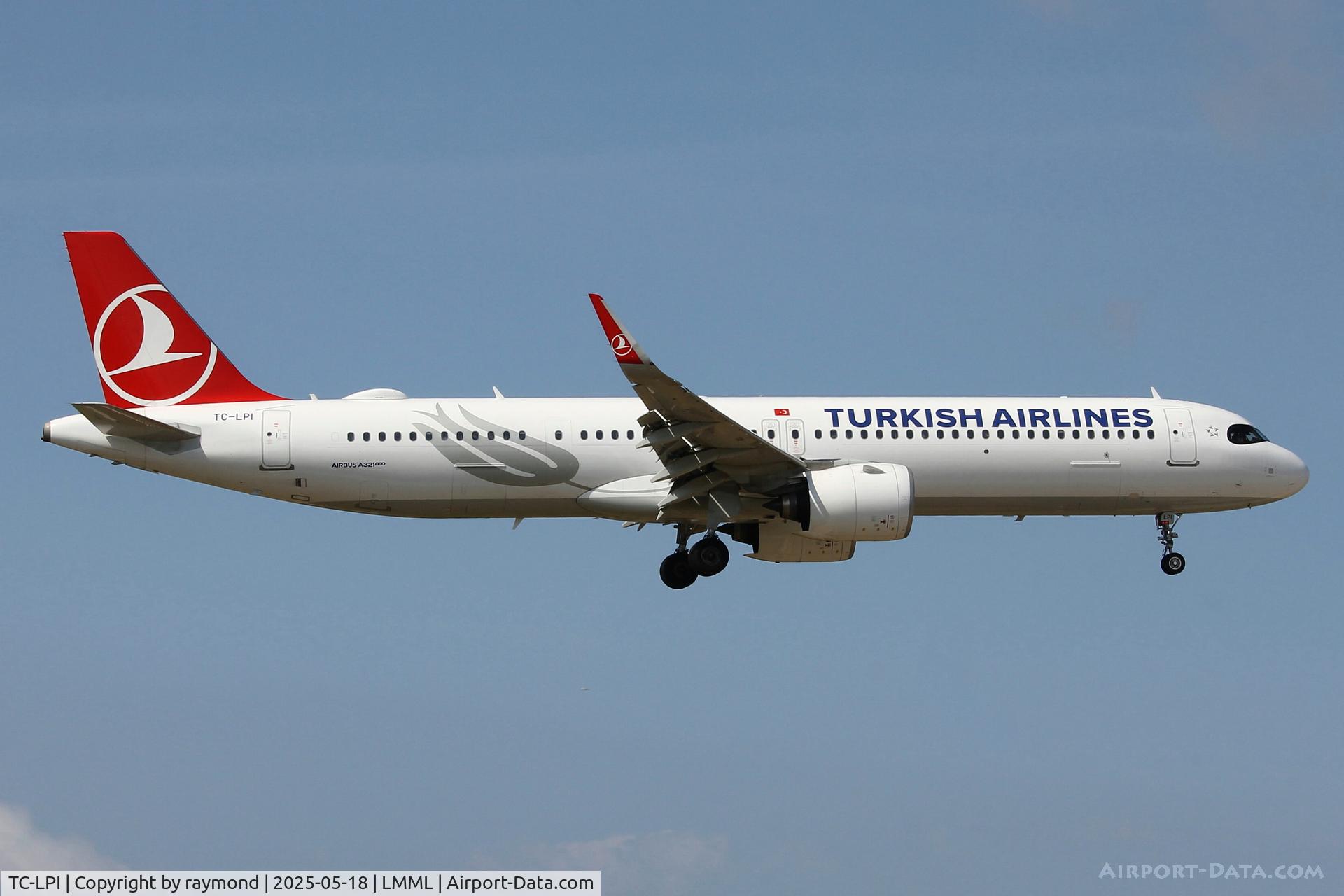 TC-LPI, Airbus A321-271 NX C/N 11999, Airbus A321-27NX reg TC-LPI of Turkish Airlines on short finals to RW31 in Malta.