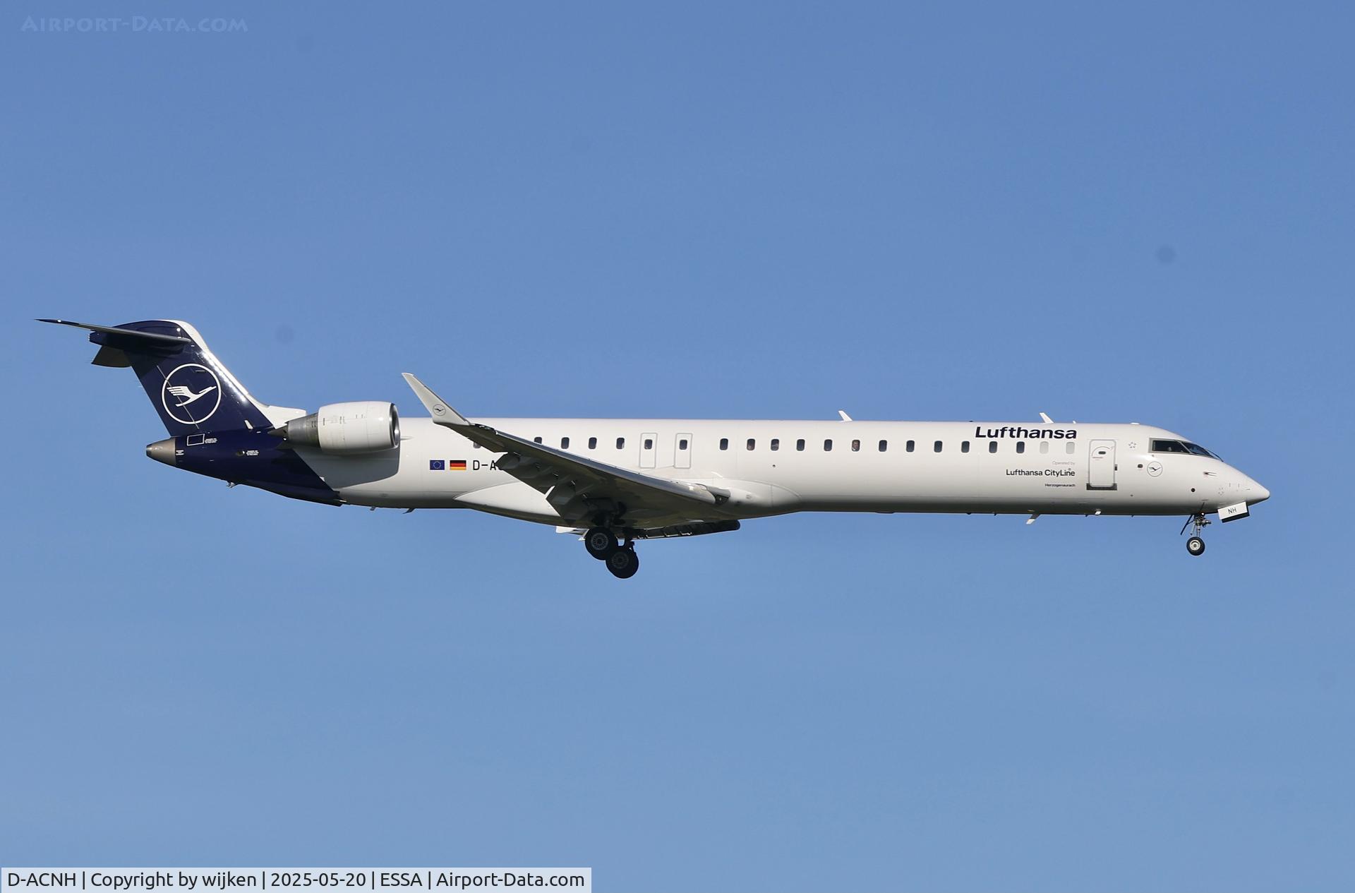 D-ACNH, 2009 Bombardier CRJ-900 NG (CL-600-2D24) C/N 15247, Rwy 01L