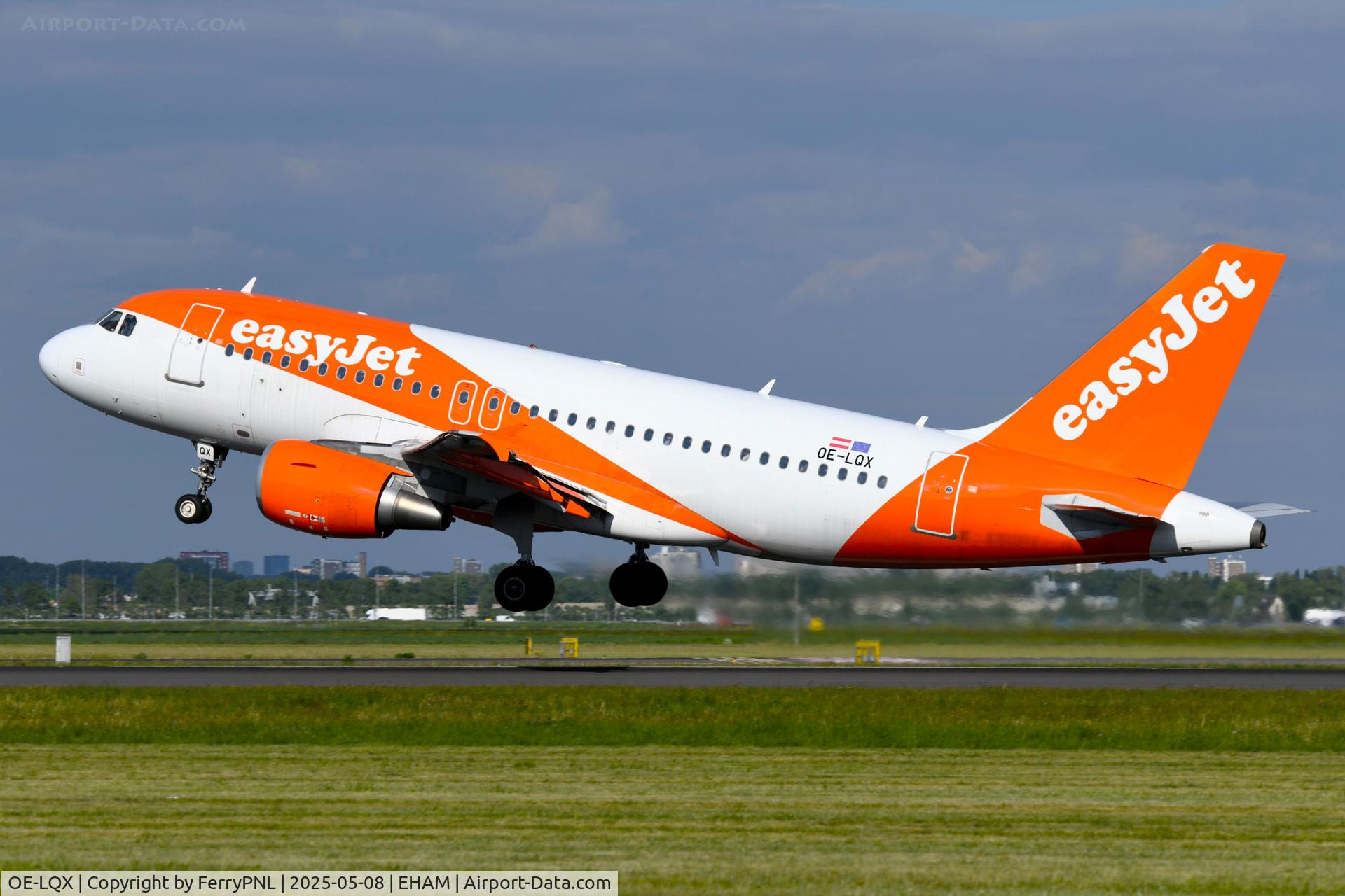 OE-LQX, 2008 Airbus A319-111 C/N 3634, EasyJet A319 lifting-off