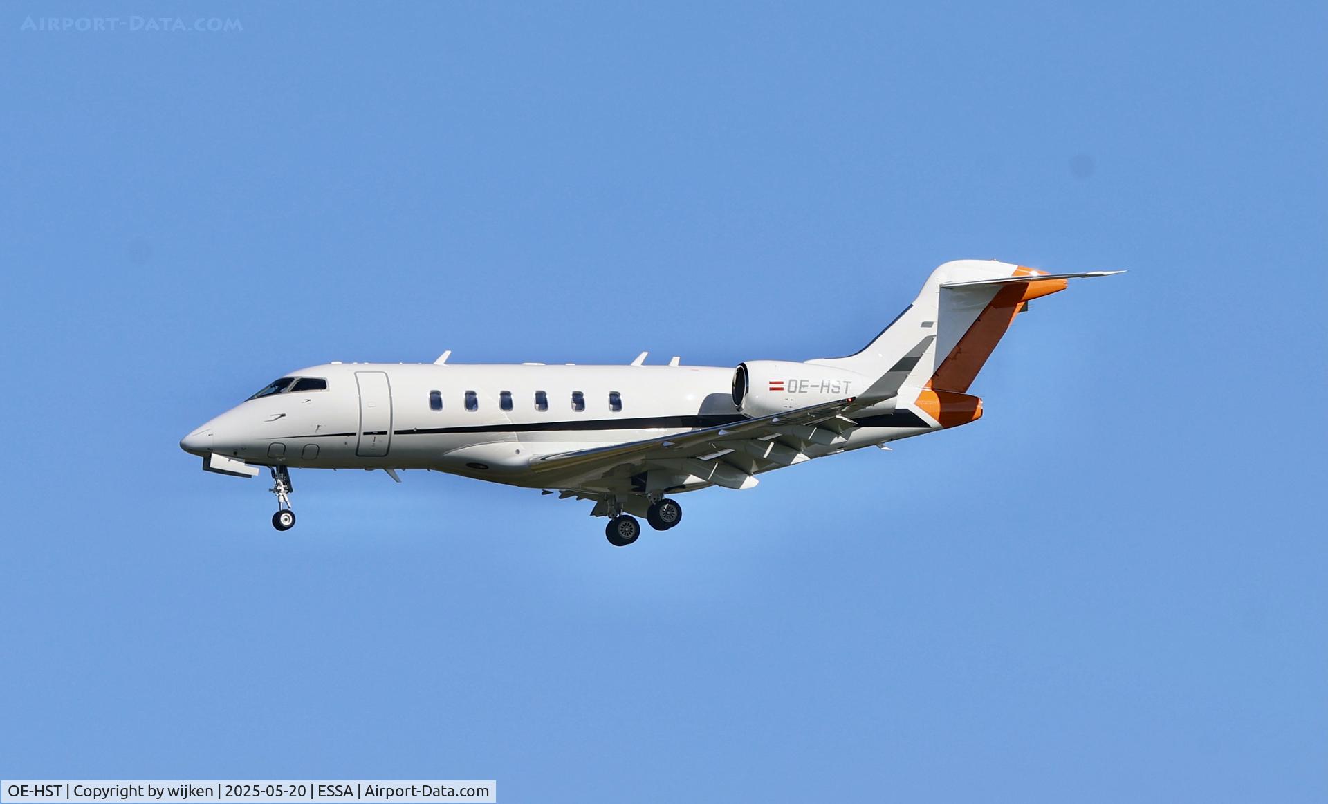 OE-HST, Bombardier BD-100-1A10 Challanger 350 C/N 20866, Rwy 01L