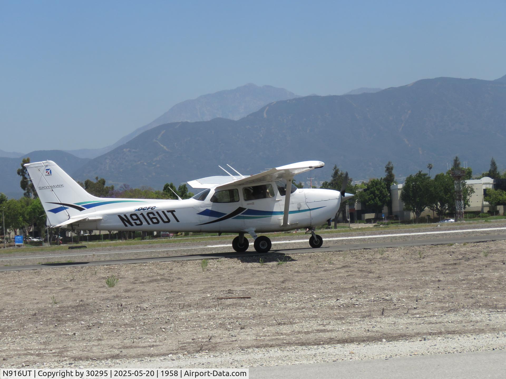 N916UT, 2021 Textron (Cessna) 172S C/N 172S12768, Taxiing