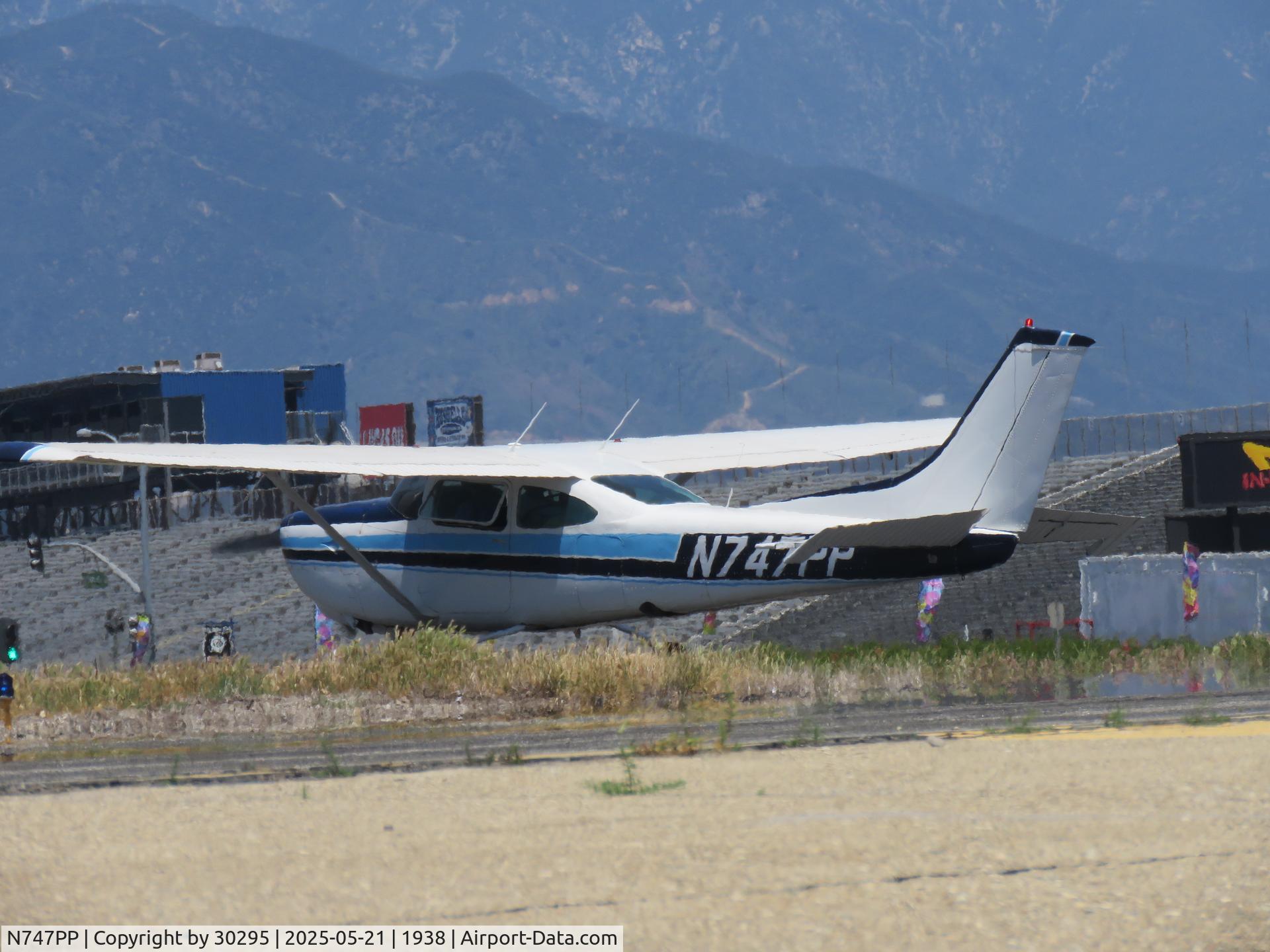 N747PP, 1980 Cessna 182R Skylane C/N R18201587, Waiting