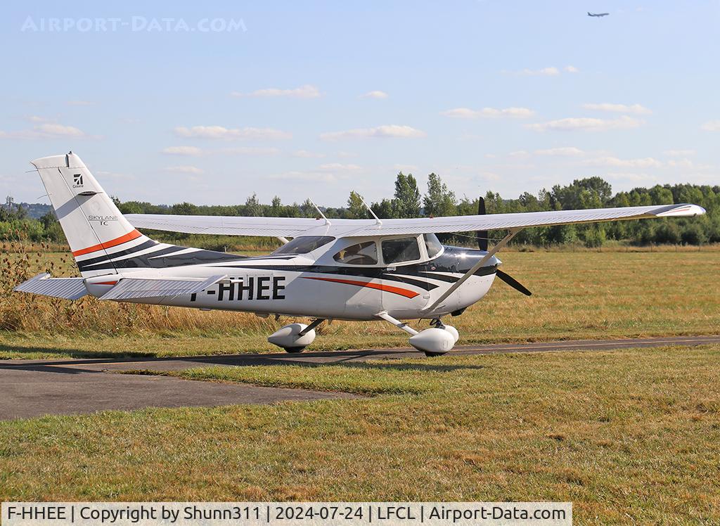 F-HHEE, 2006 Cessna T182T Turbo Skylane C/N T18208647, Parked...
