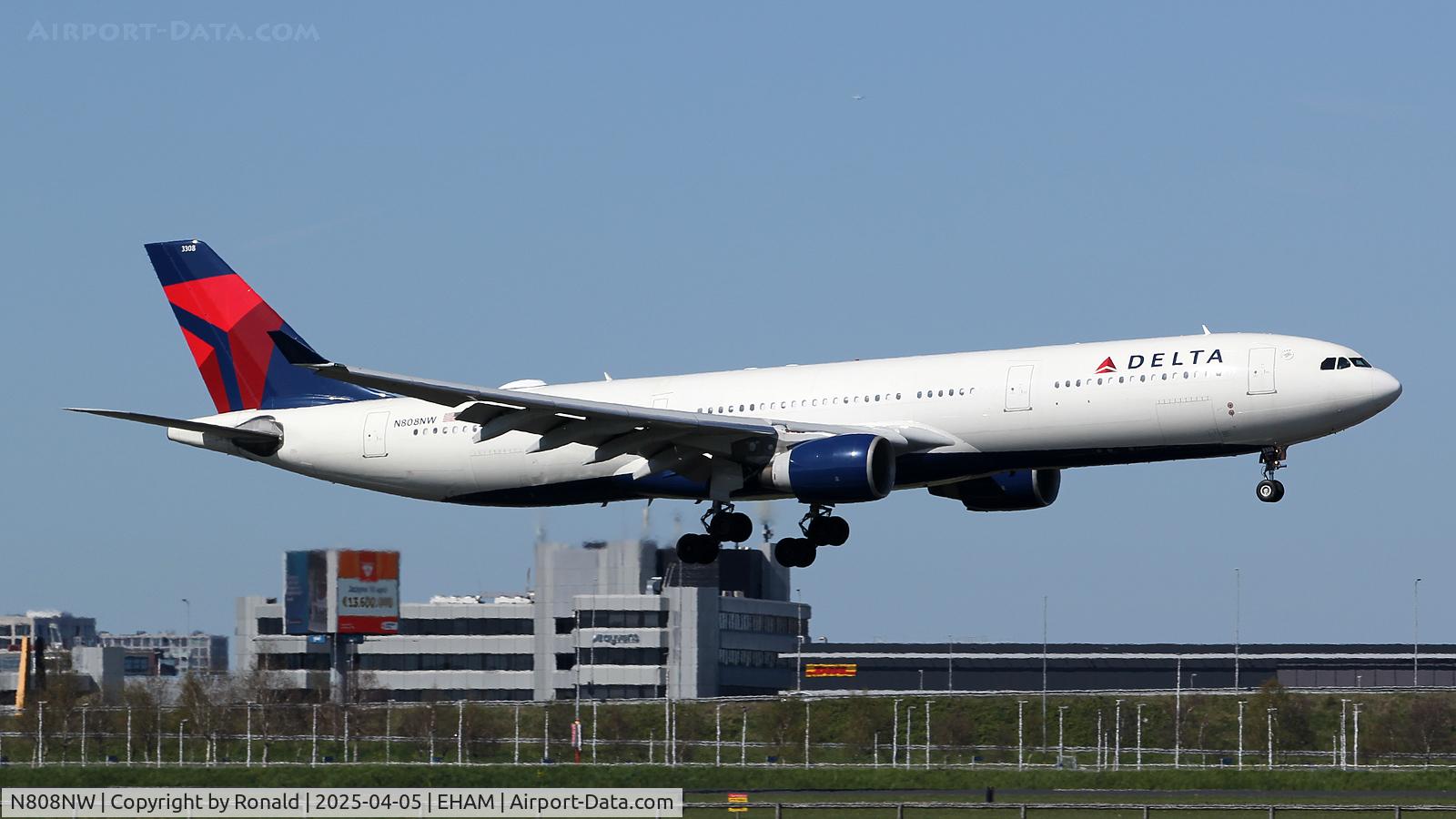 N808NW, 2004 Airbus A330-323 C/N 0591, at eham