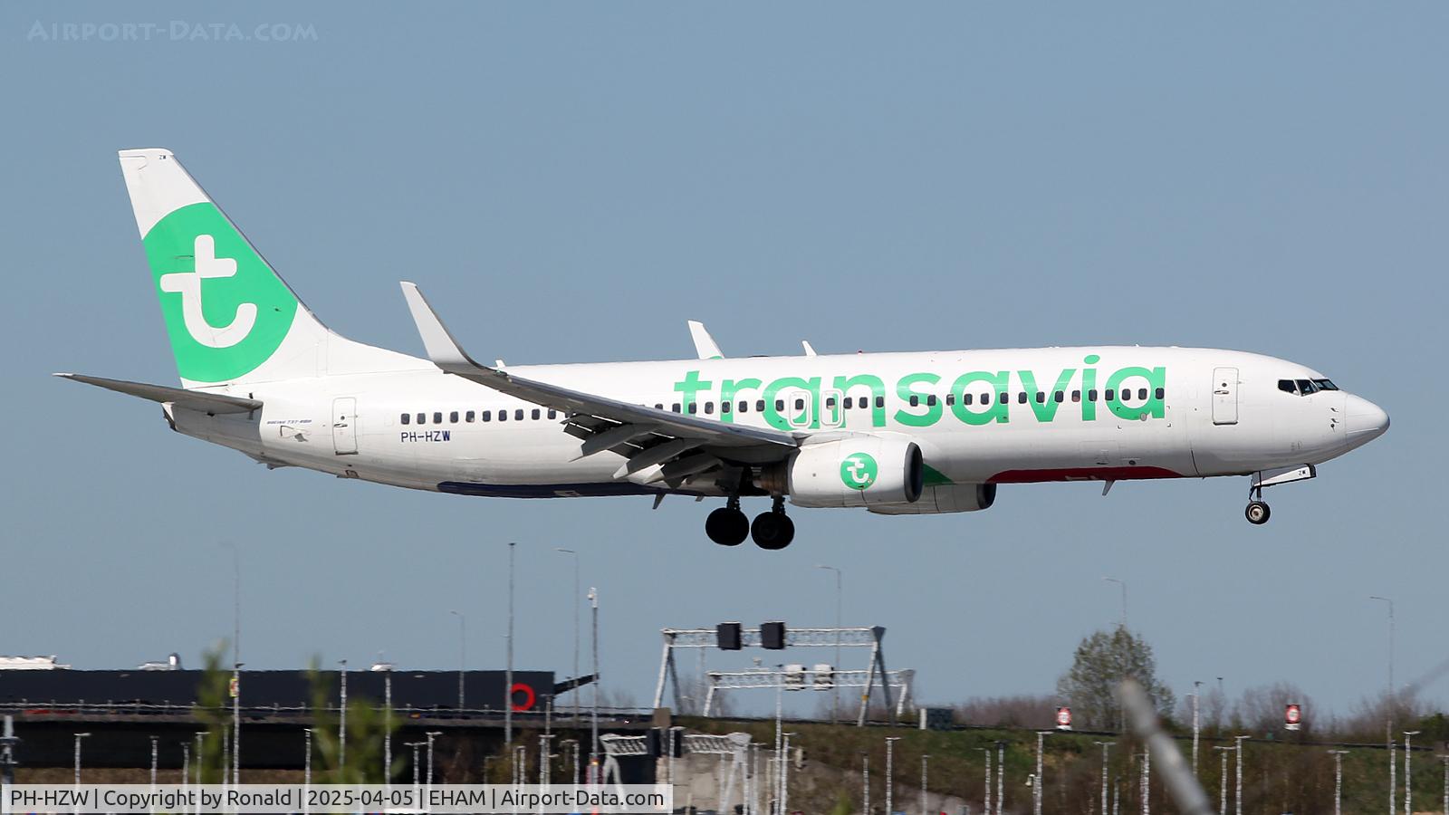 PH-HZW, 2002 Boeing 737-8K2 C/N 29345, at eham