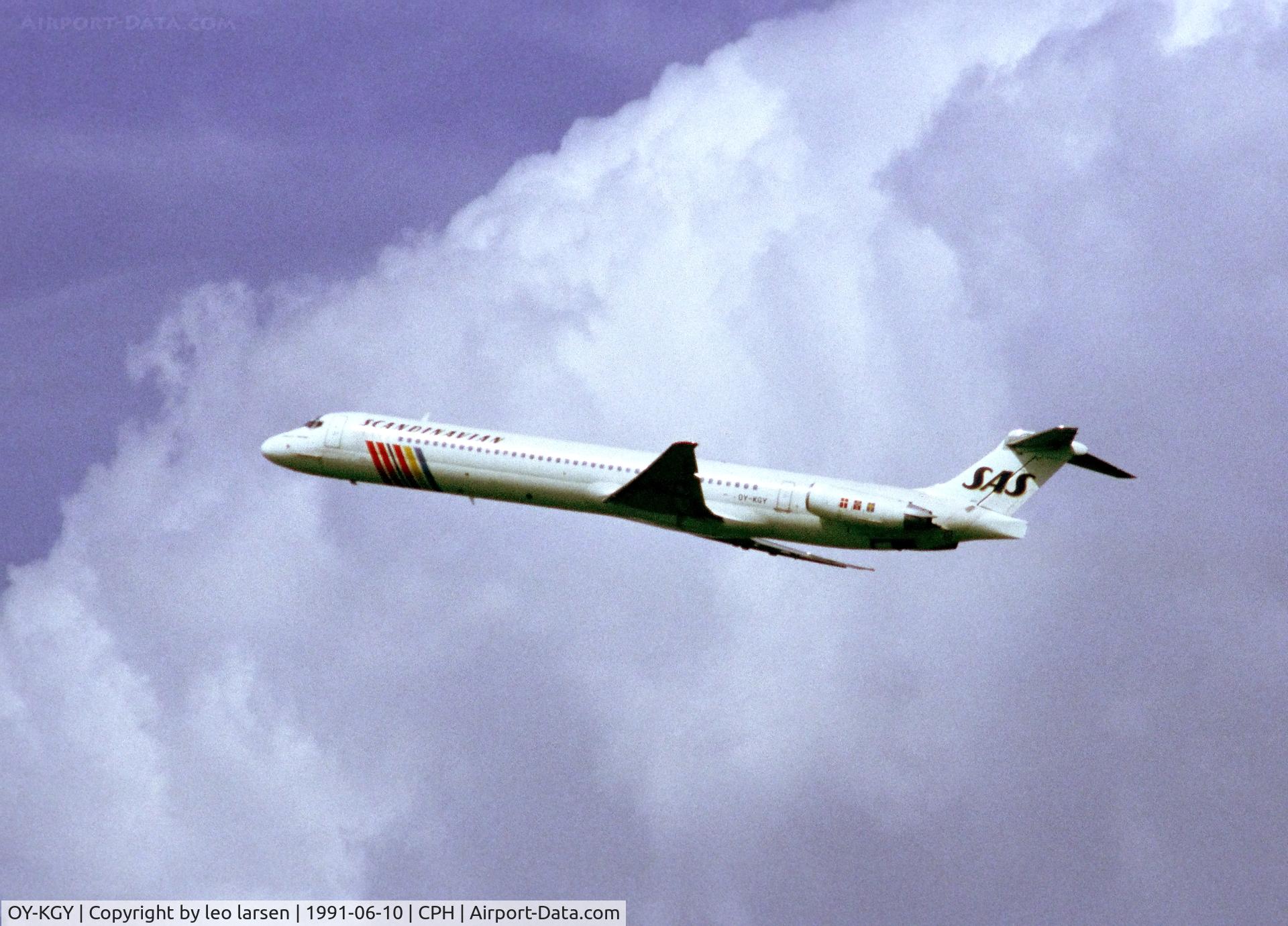 OY-KGY, 1986 McDonnell Douglas MD-81 (DC-9-81) C/N 49420, Copenhagen 10.6.1991