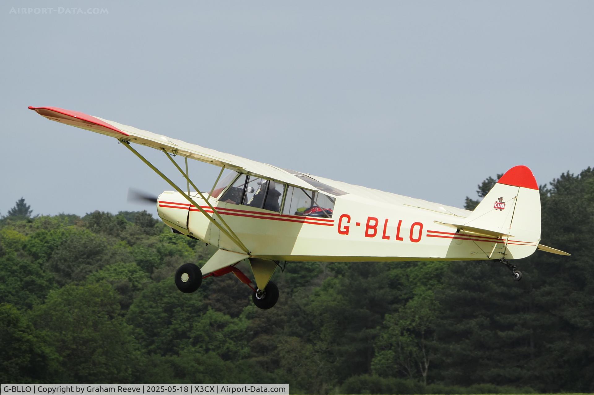 G-BLLO, 1953 Piper L-18C Super Cub (PA-18-95) C/N 18-3099, Departing from Northrepps.