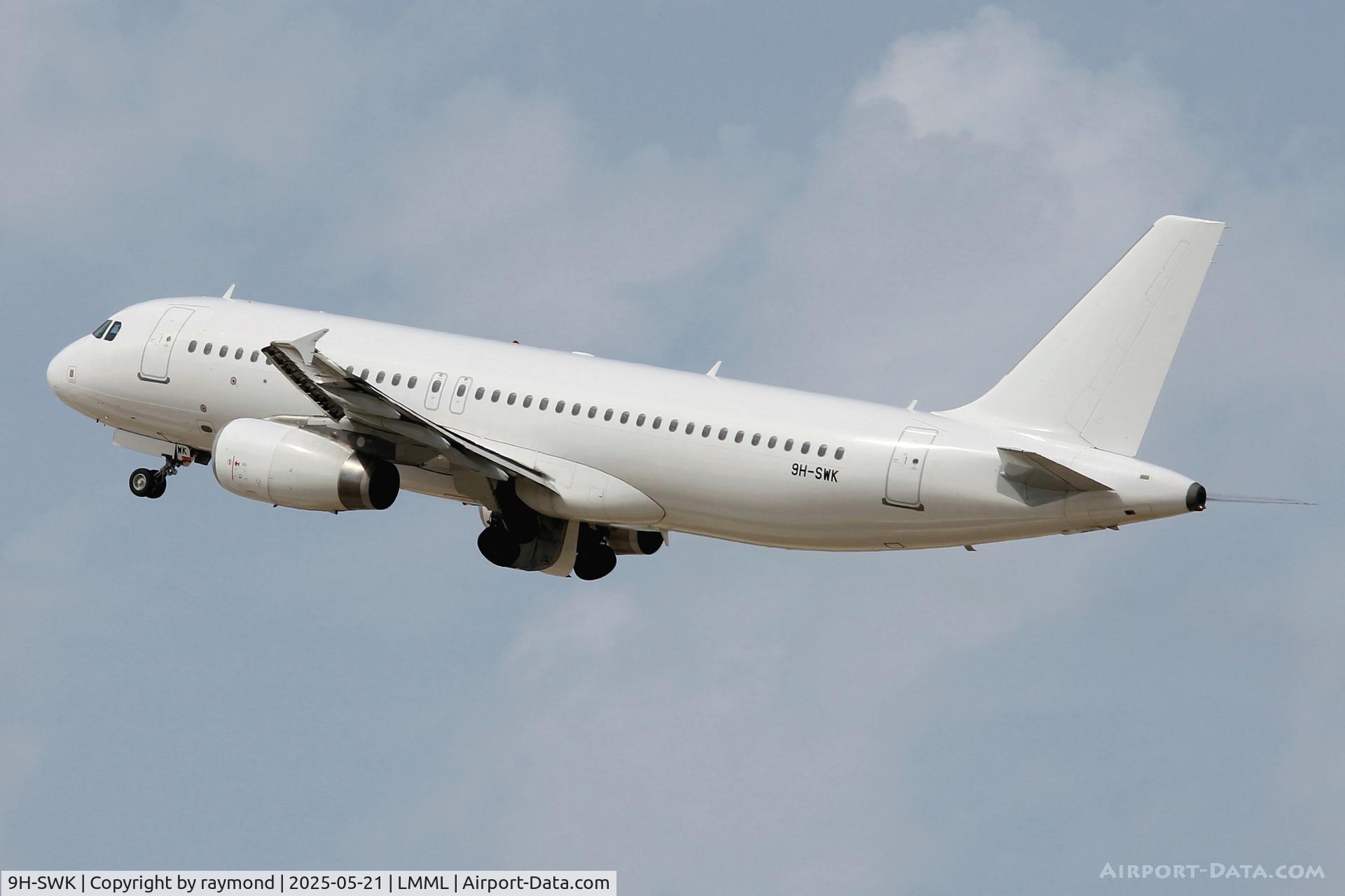 9H-SWK, 2009 Airbus A320-232 C/N 4008, Airbus A320 reg 9H-SWK of Avion Express Malta on departure from Malta while on lease to KM Malta Airlines.