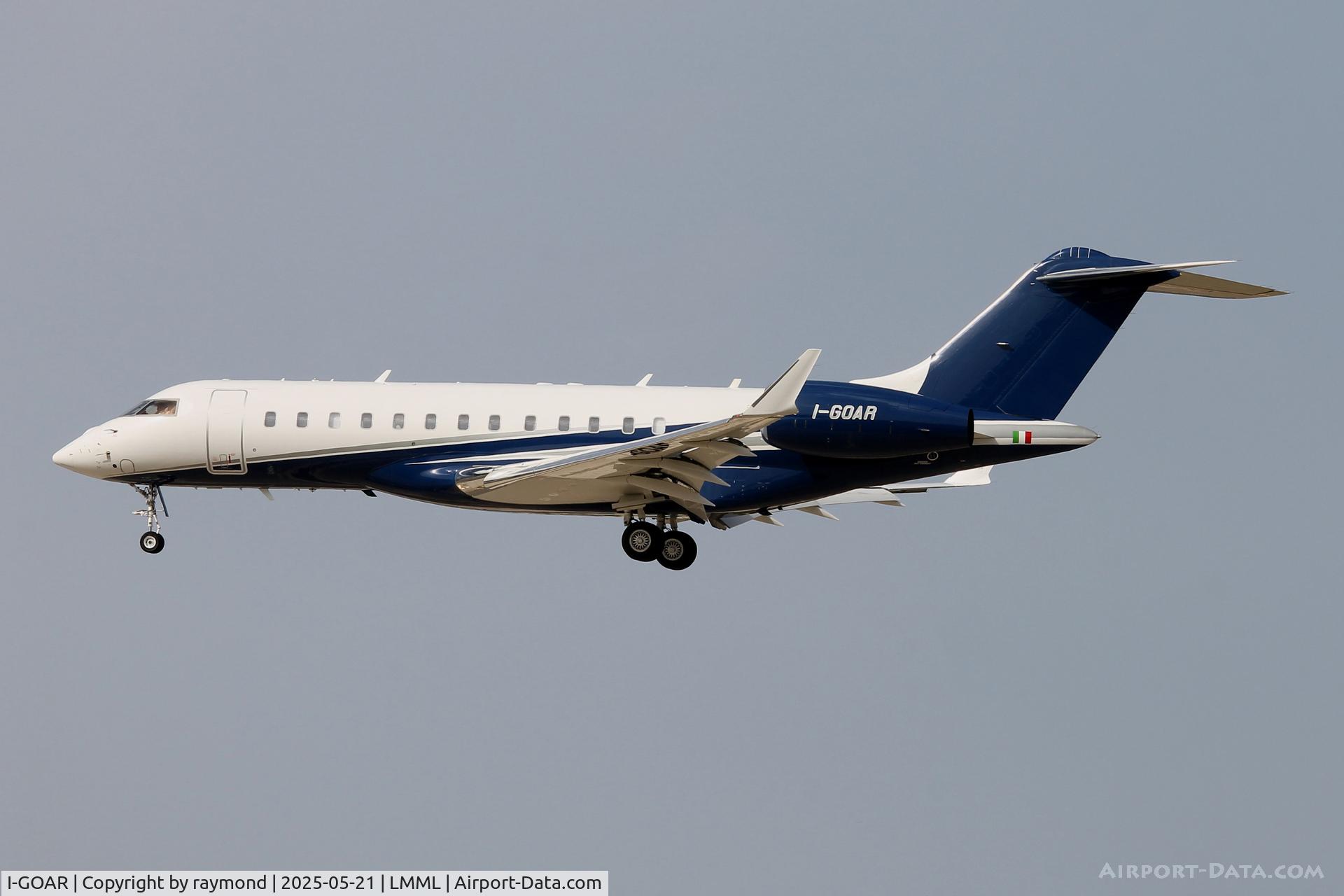 I-GOAR, Bombadier BD-700-1A10 Global Express XRS C/N 9419, Bombardier BD-700 Global Express XRS reg I-GOAR of Sirio S.p.a. on final approach to RW31 Malta.