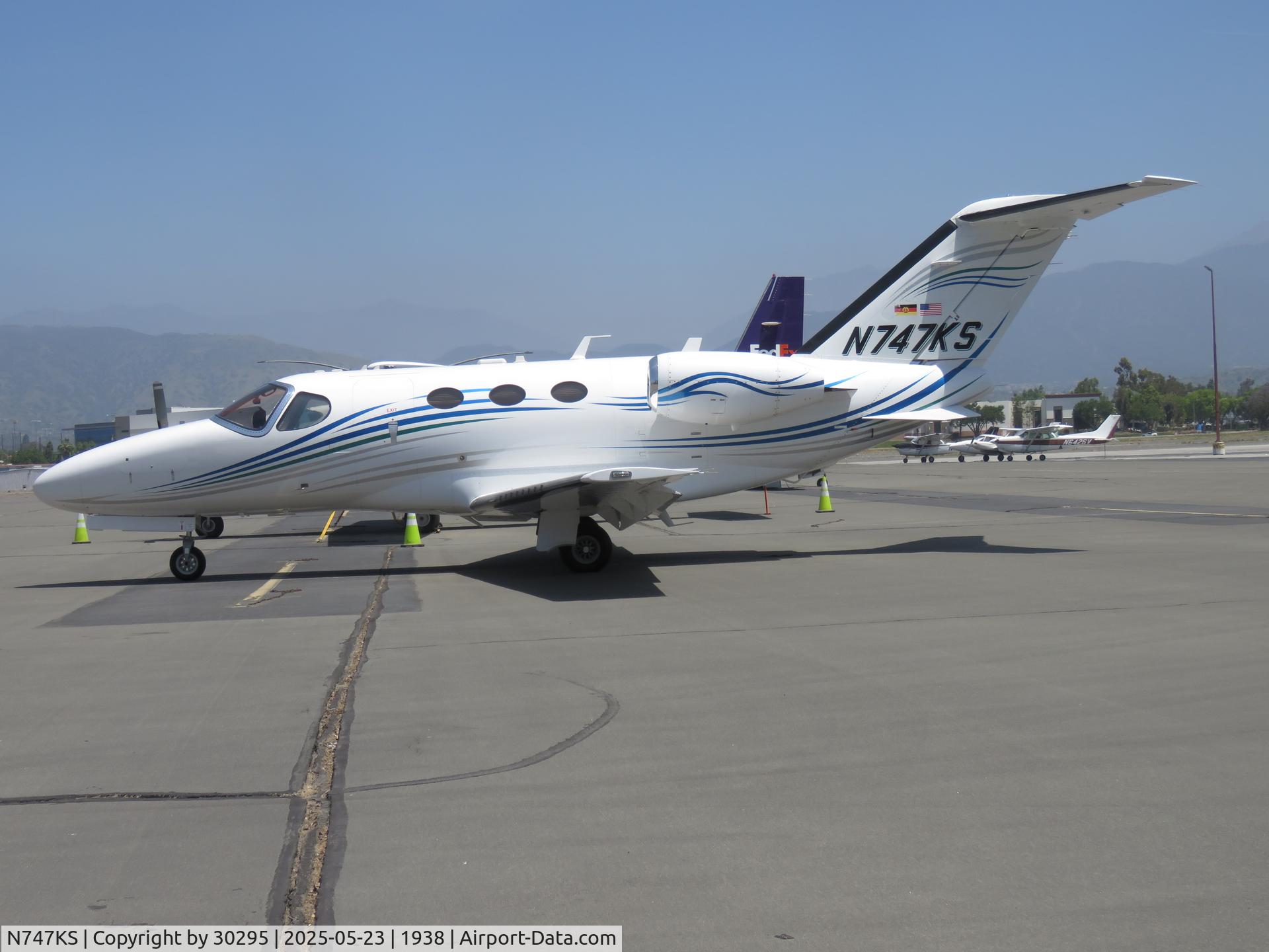 N747KS, 2010 Cessna 510 Citation Mustang Citation Mustang C/N 510-0280, Waiting for passengers