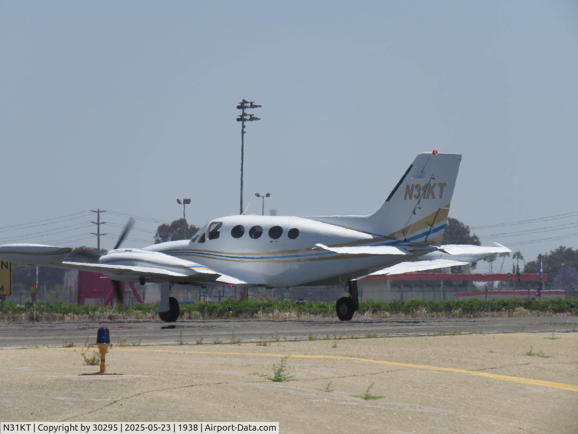 N31KT, 1970 Cessna 421B Golden Eagle C/N 421B0011, Waiting