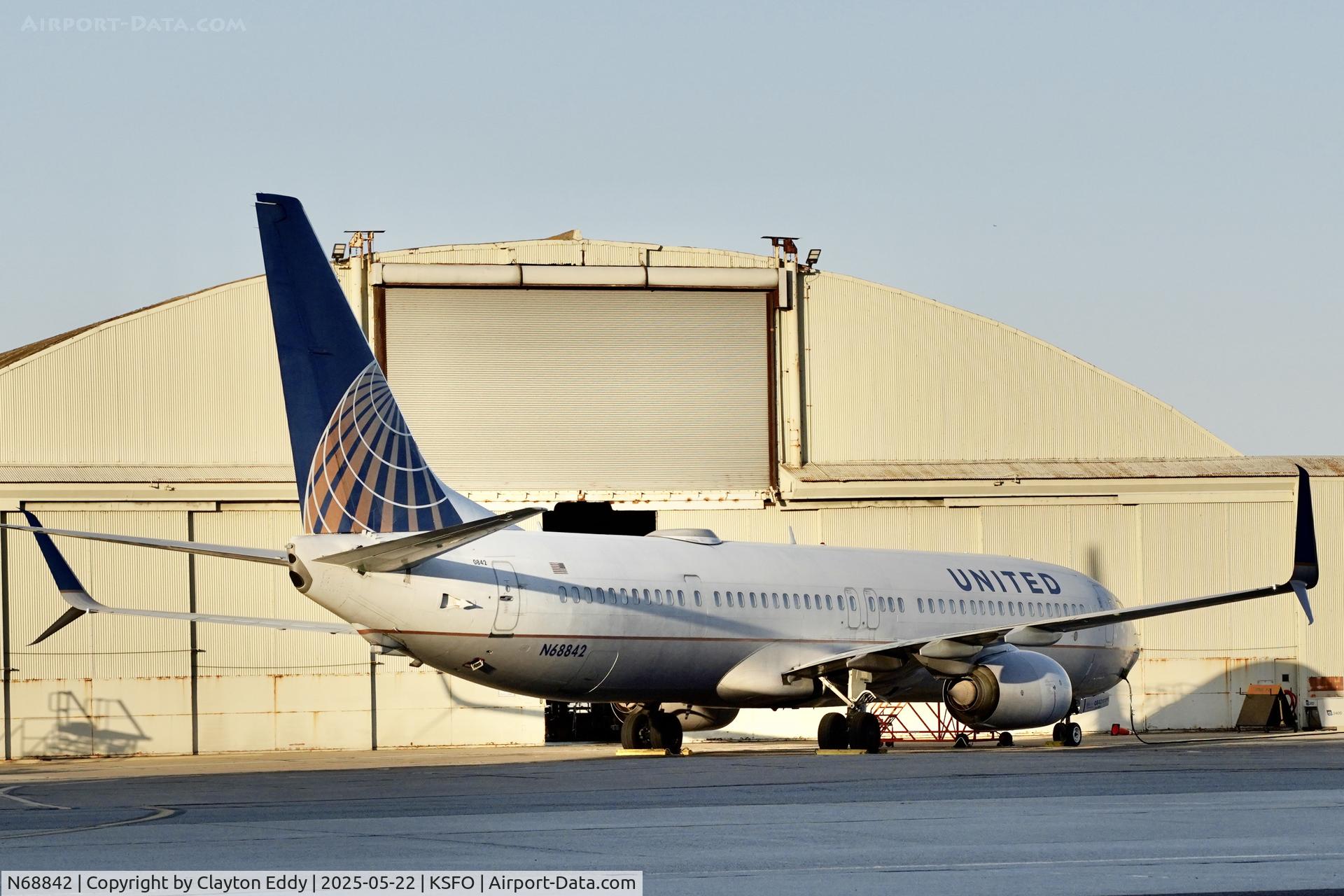 N68842, 2015 Boeing 737-924/ER C/N 42183, SFO 2025