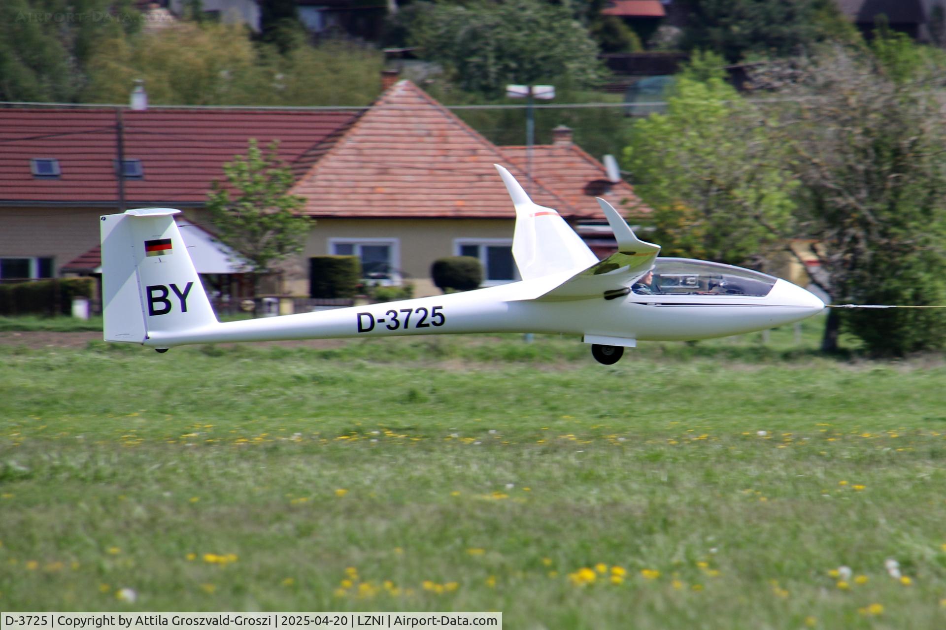 D-3725, 1996 Rolladen-Schneider LS-8a C/N 8053, LZNI - Nitra Airport, Slovakia - Pribina Cup 2025