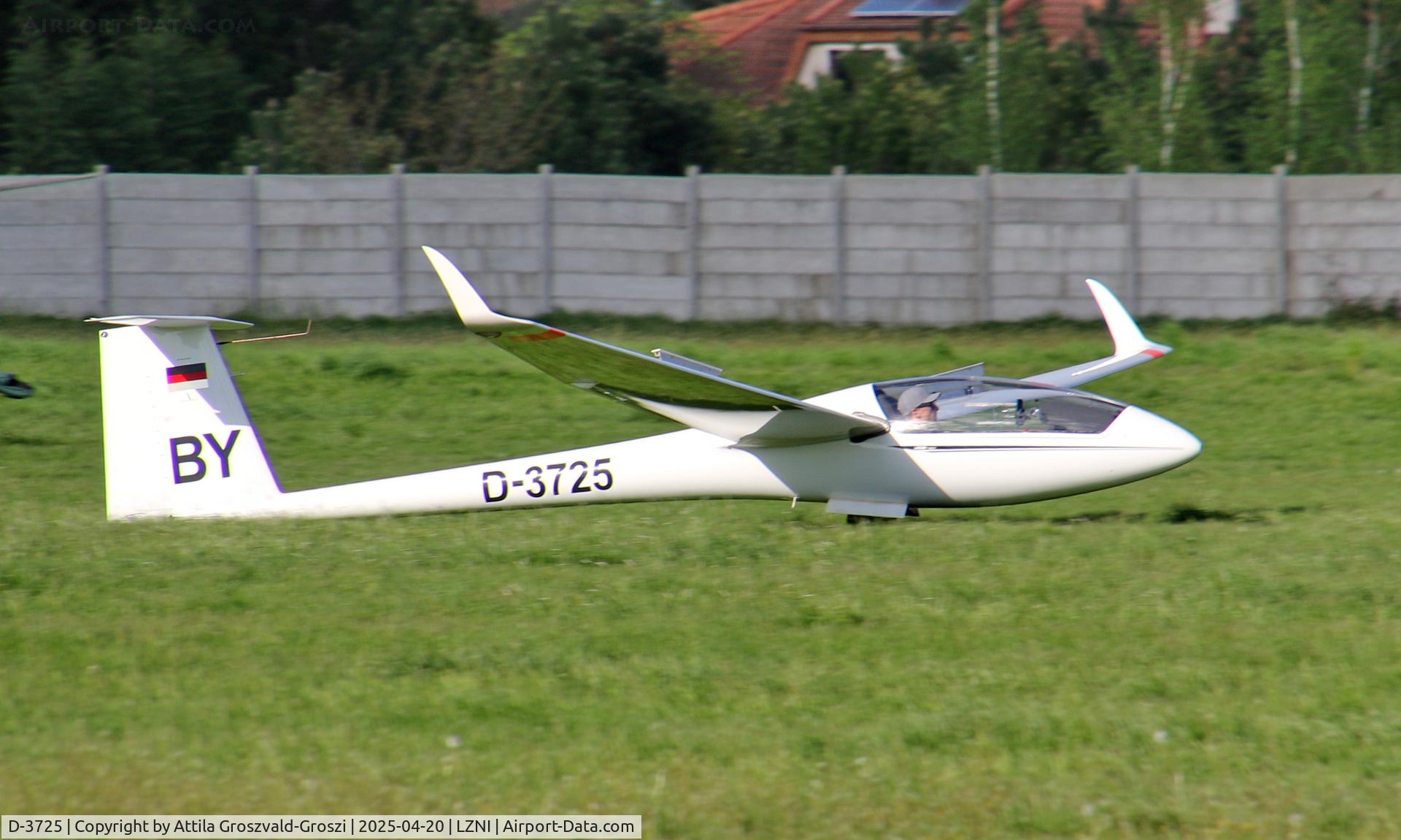 D-3725, 1996 Rolladen-Schneider LS-8a C/N 8053, LZNI - Nitra Airport, Slovakia - Pribina Cup 2025