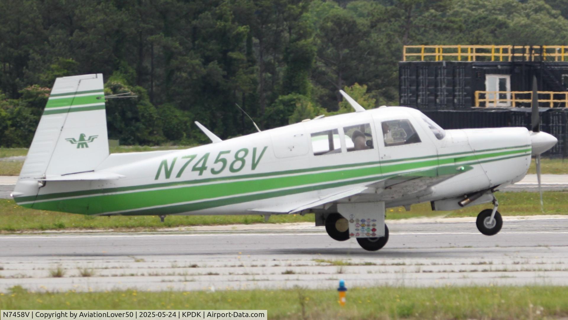 N7458V, 1975 Mooney M20F Executive C/N 22-1235, M20F