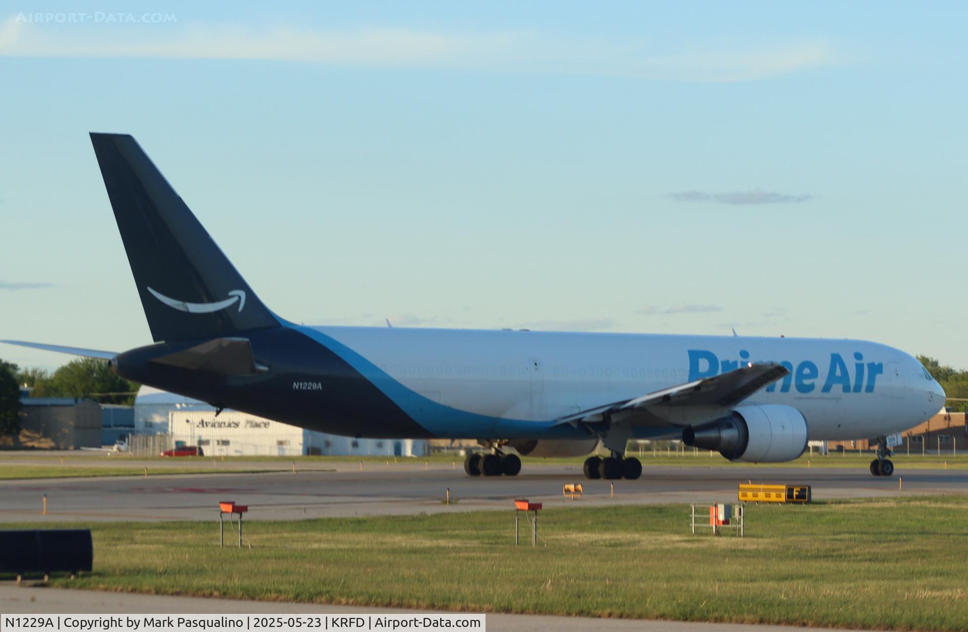 N1229A, 1999 Boeing 767-306/ER C/N 28884, Boeing 767-306/ER