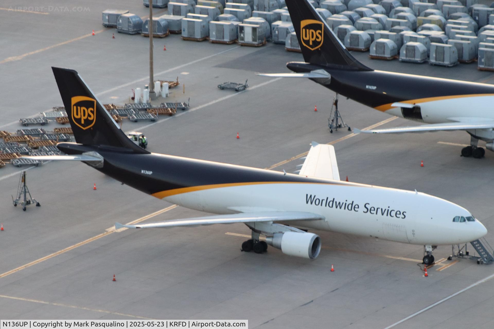N136UP, 2001 Airbus A300F4-622R C/N 819, Airbus A300F4-622R