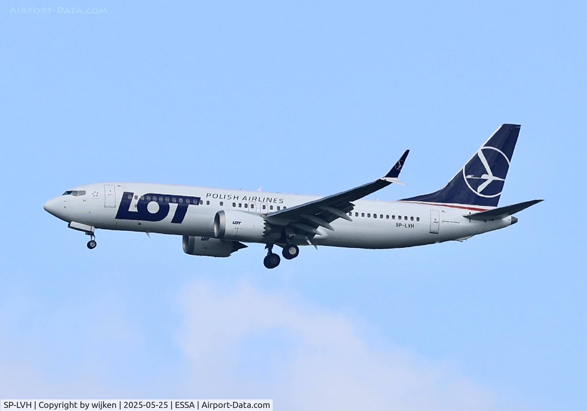 SP-LVH, 2019 Boeing B-737-8 Max C/N 43306, Rwy 19R