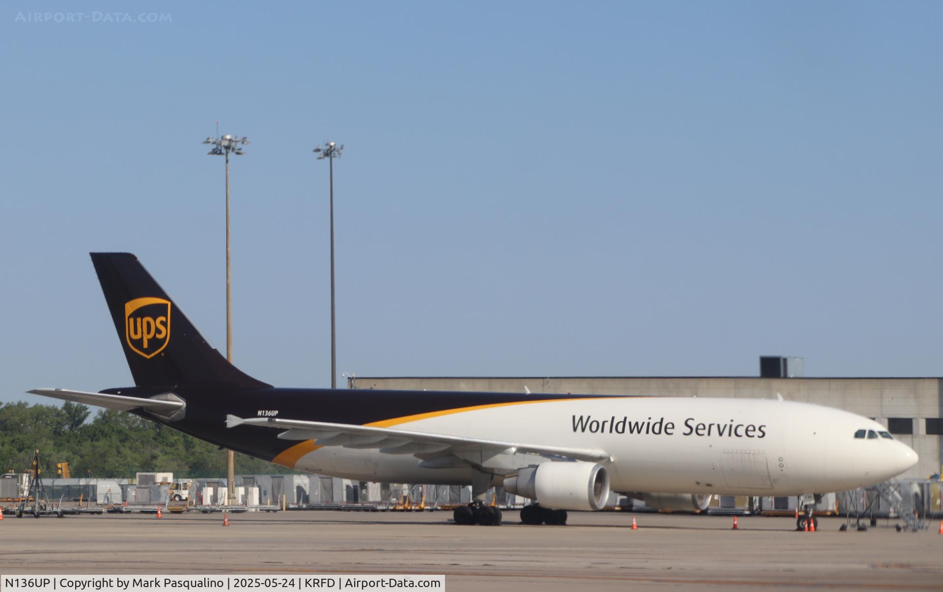 N136UP, 2001 Airbus A300F4-622R C/N 819, Airbus A300F4-622R