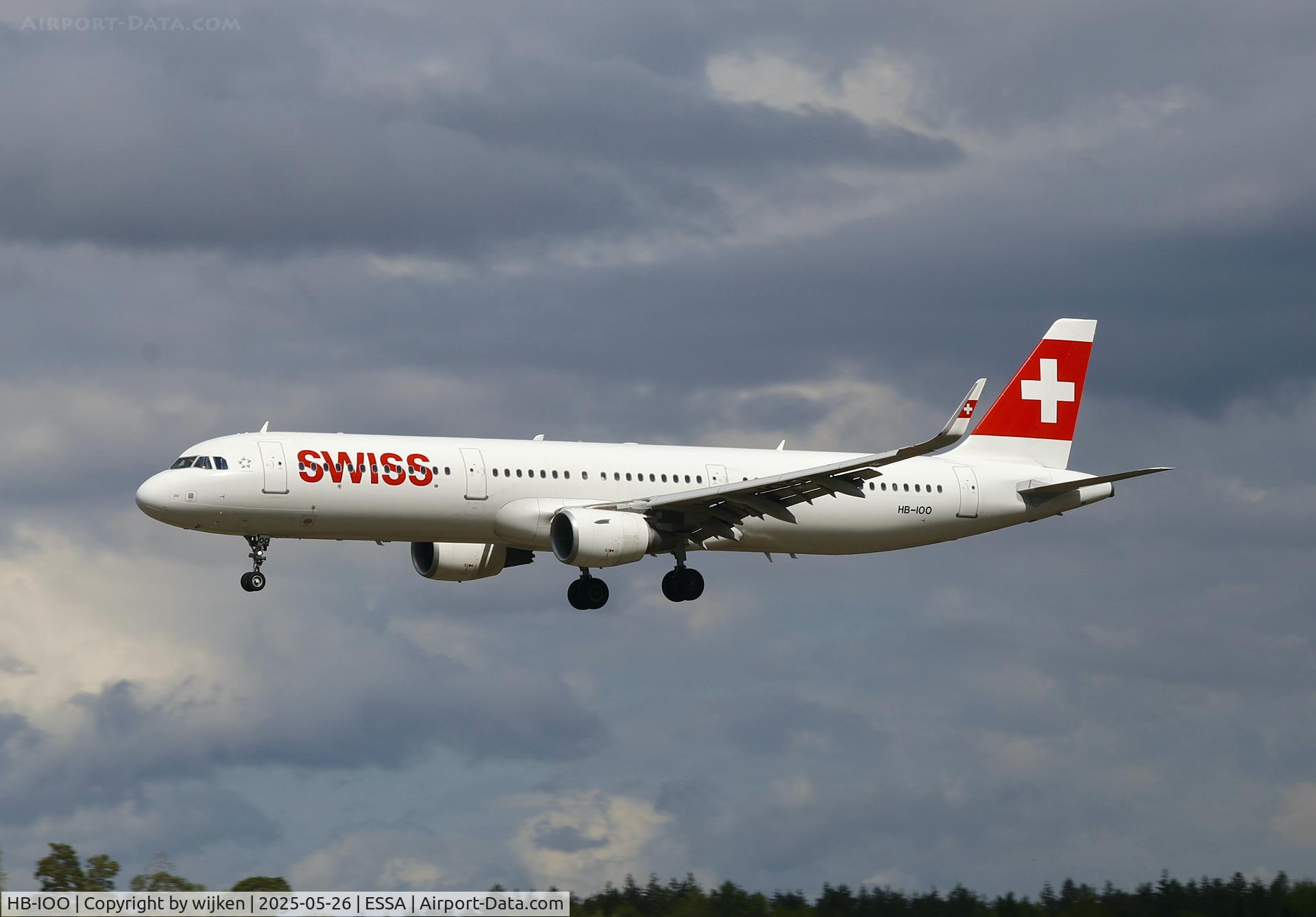 HB-IOO, 2016 Airbus A321-212 C/N 7007, Rwy 26