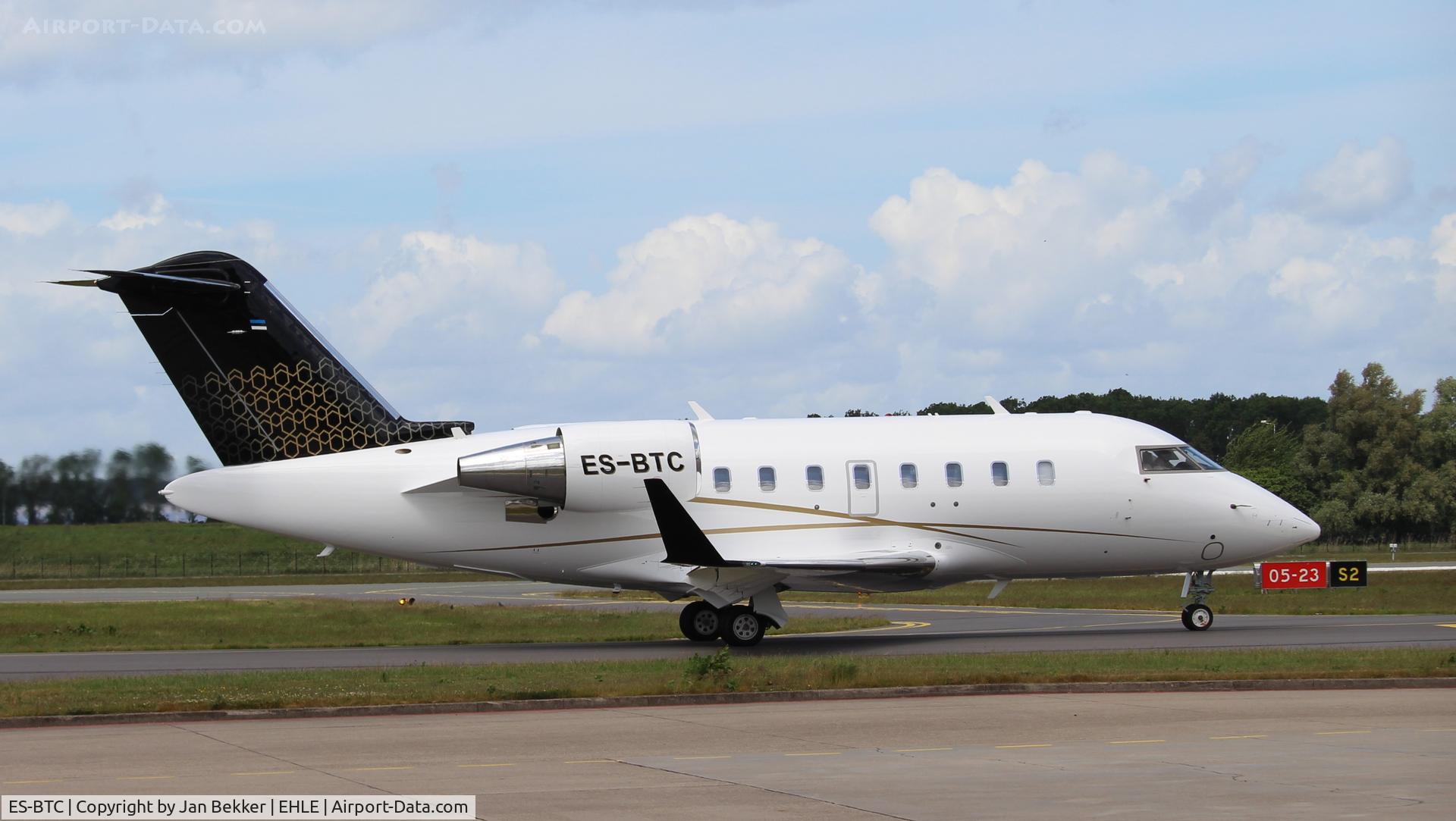 ES-BTC, Bombardier CL-600-2B16 Challenger 605 C/N 5722, Got a new livery by Satys aircraft painting at Lelystad Airport. Is now ready and on its way to Bournemouth