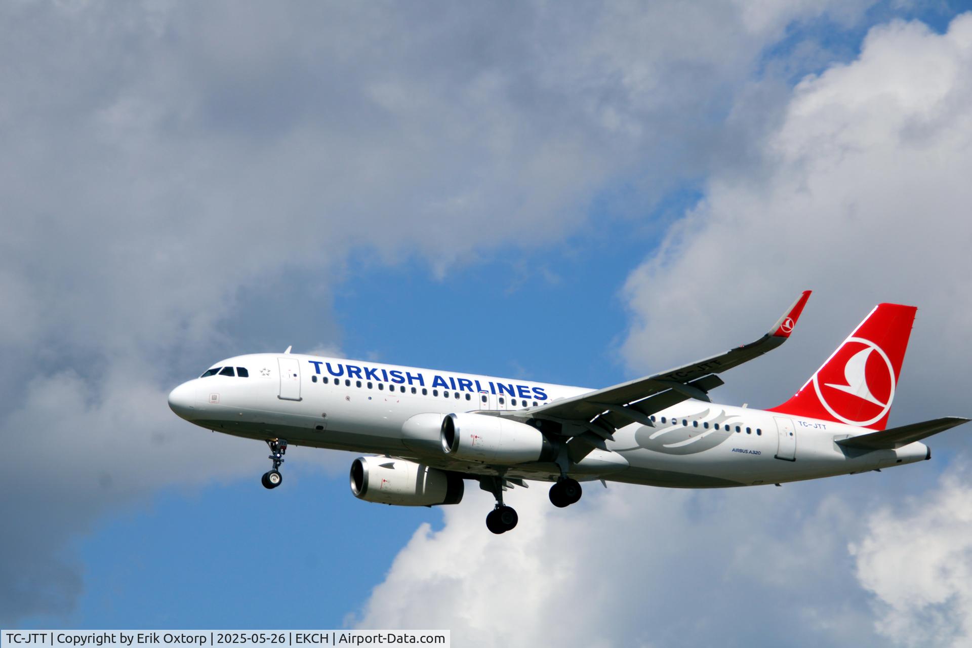 TC-JTT, 2016 Airbus A320-232 C/N 7378, TC-JTT landing rw 22L