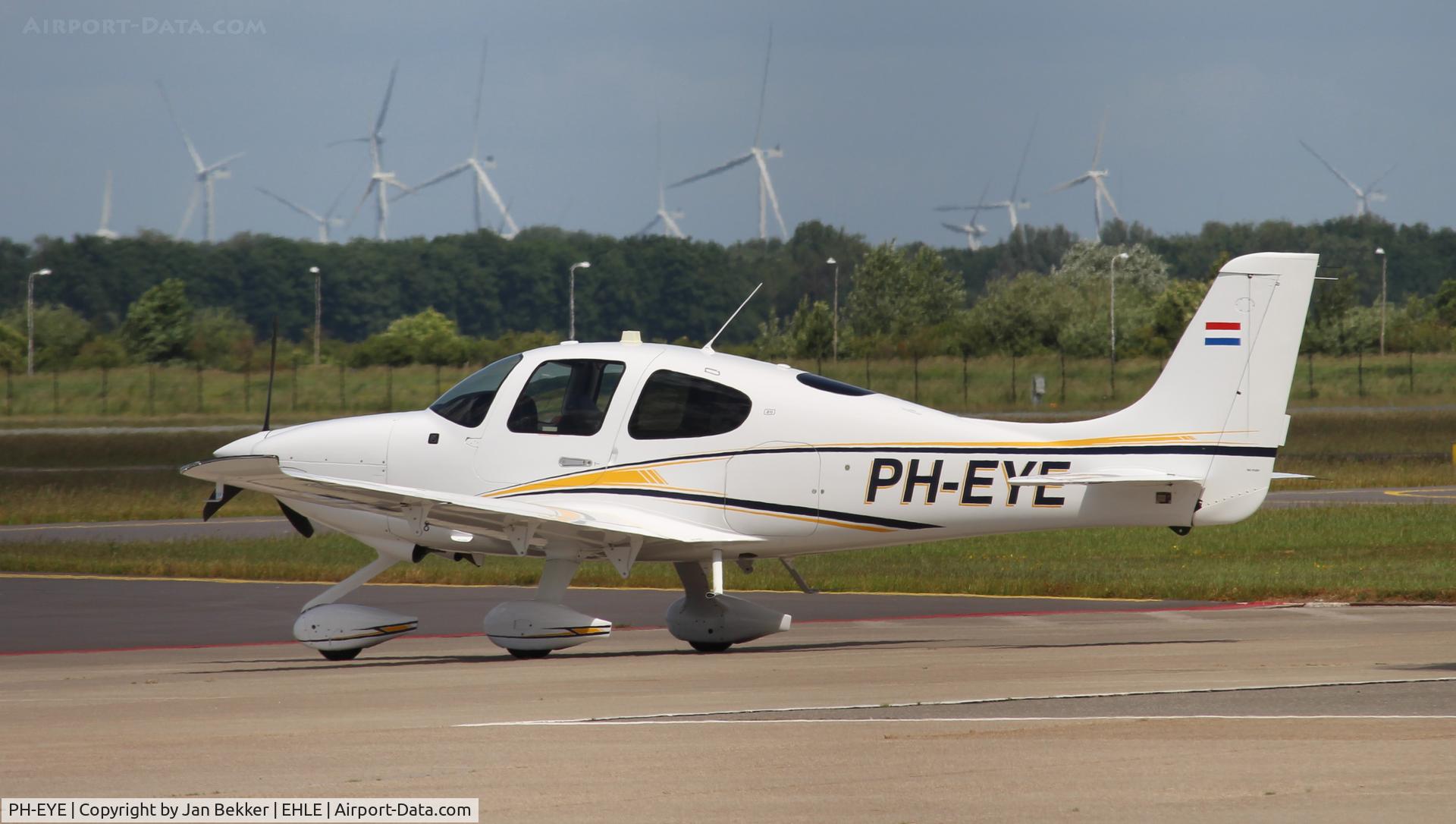 PH-EYE, Cirrus SR20-G6 C/N 8571, Lelystad Airport