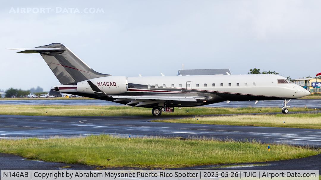 N146AB, Bombardier Global BD-700-1A10 C/N 9100, Taxing for departure
