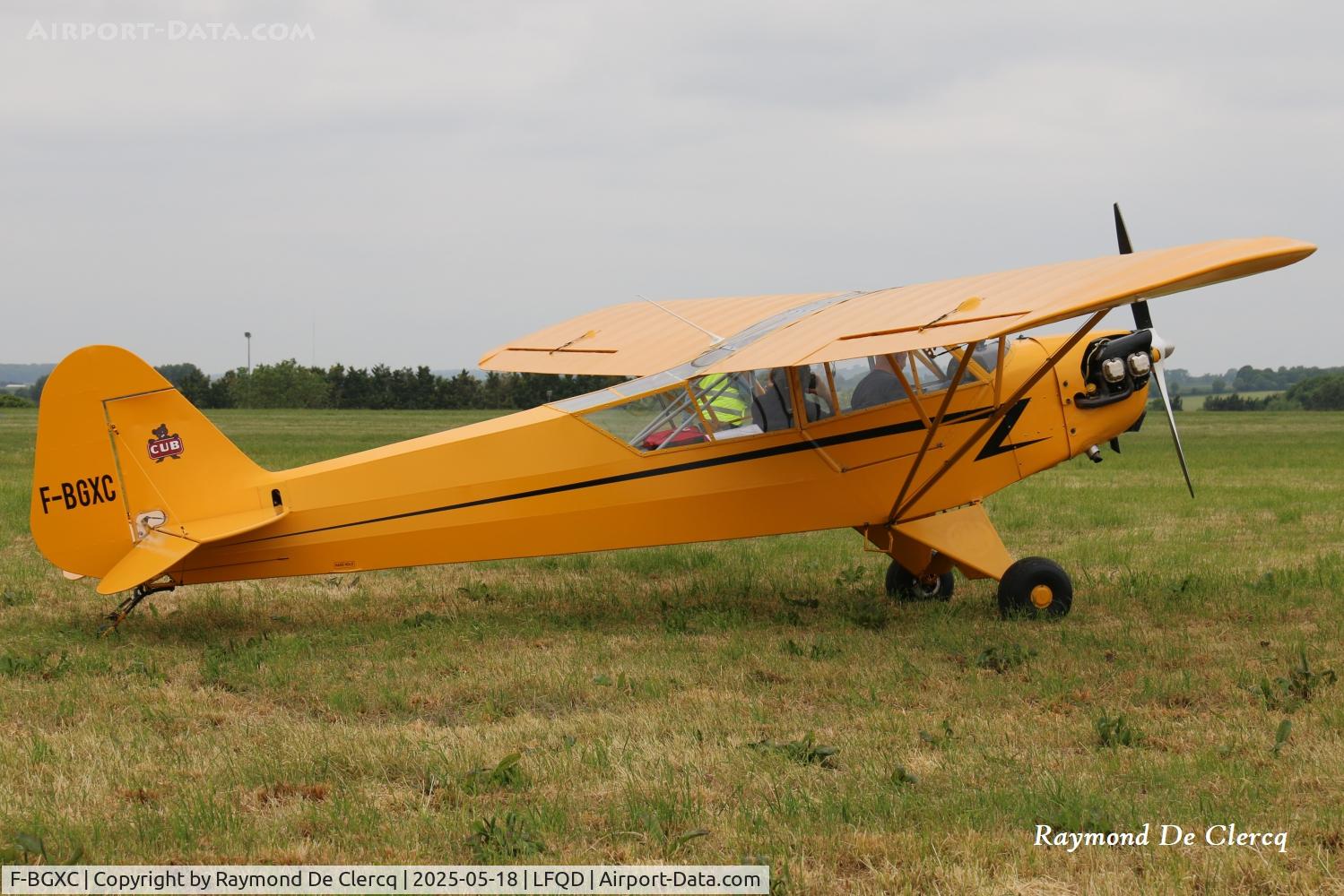 F-BGXC, 1943 Piper L-4H Grasshopper (J3C-65D) C/N 11446, At Arras.