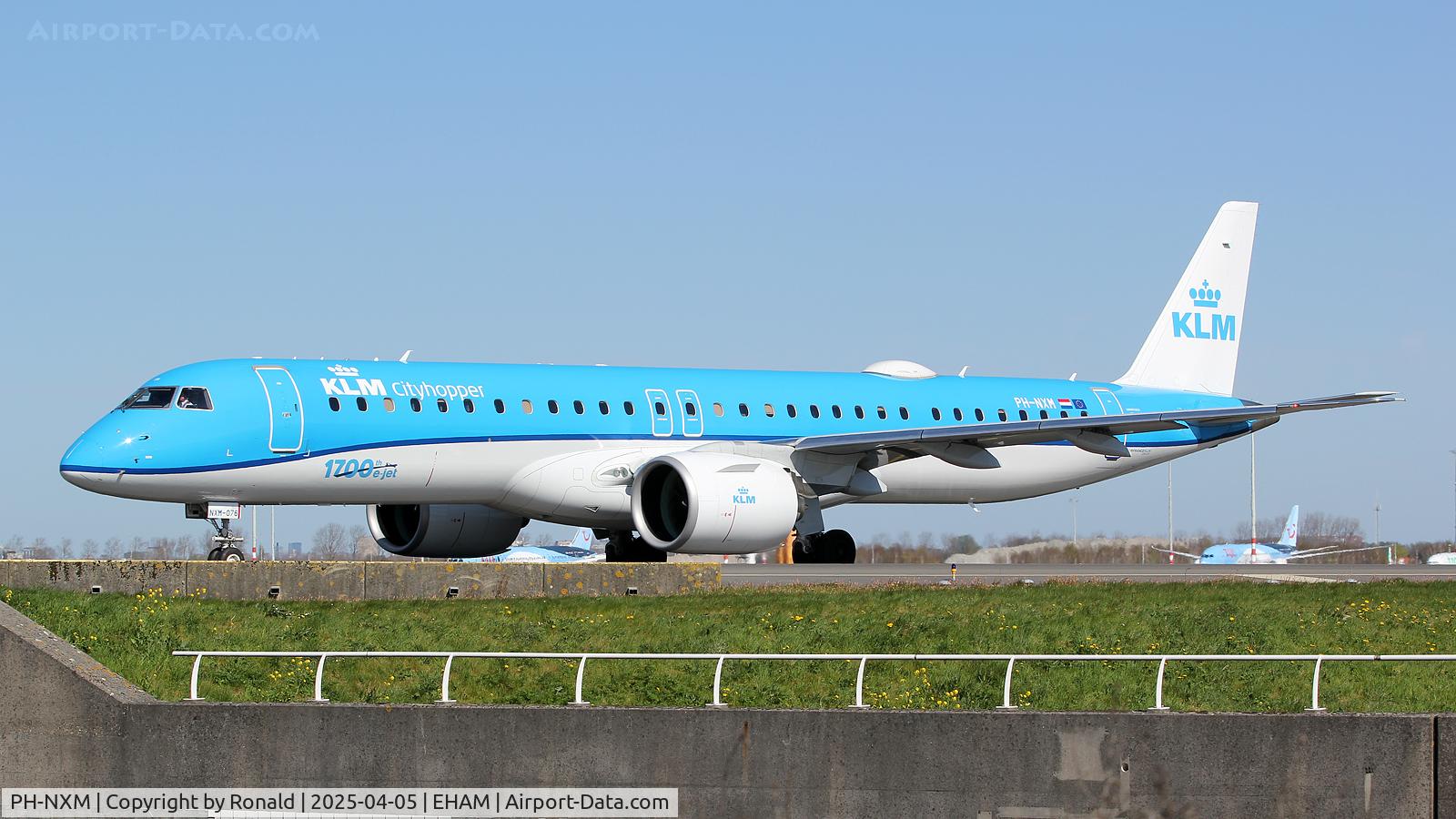 PH-NXM, 2022 Embraer E195-E2 C/N 19020077, at eham