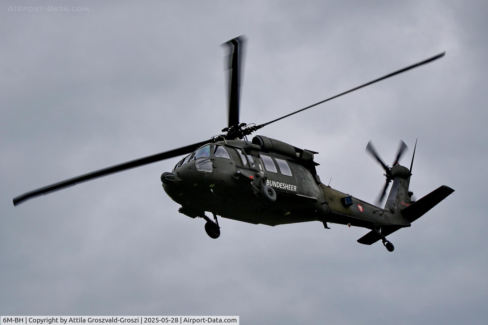 6M-BH, 2002 Sikorsky S-70A-42 Black Hawk C/N 70-2758, Training mission flight, over the range, Szentkirályszabadja-Veszprém, Hungary