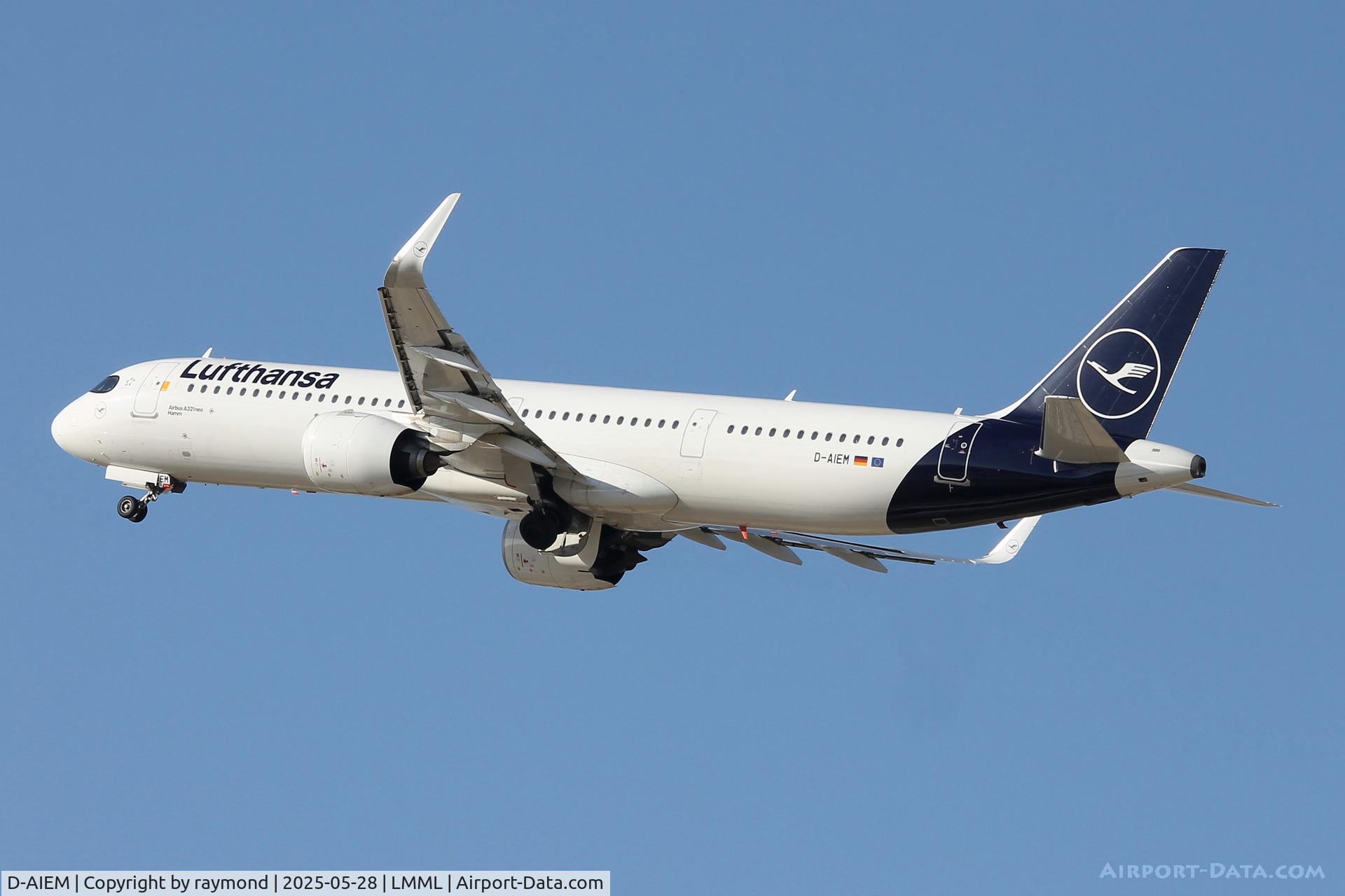 D-AIEM, 2021 Airbus A321-271NX C/N 10817, Airbus A321-271NX reg D-AIEM of Lufthansa airborne from Malta.
