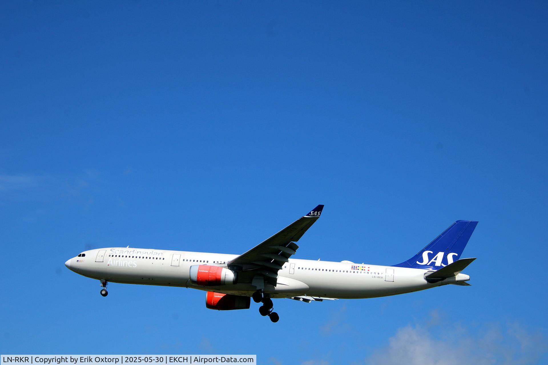LN-RKR, 2015 Airbus A330-343E C/N 1660, LN-RKR landing rw 22L