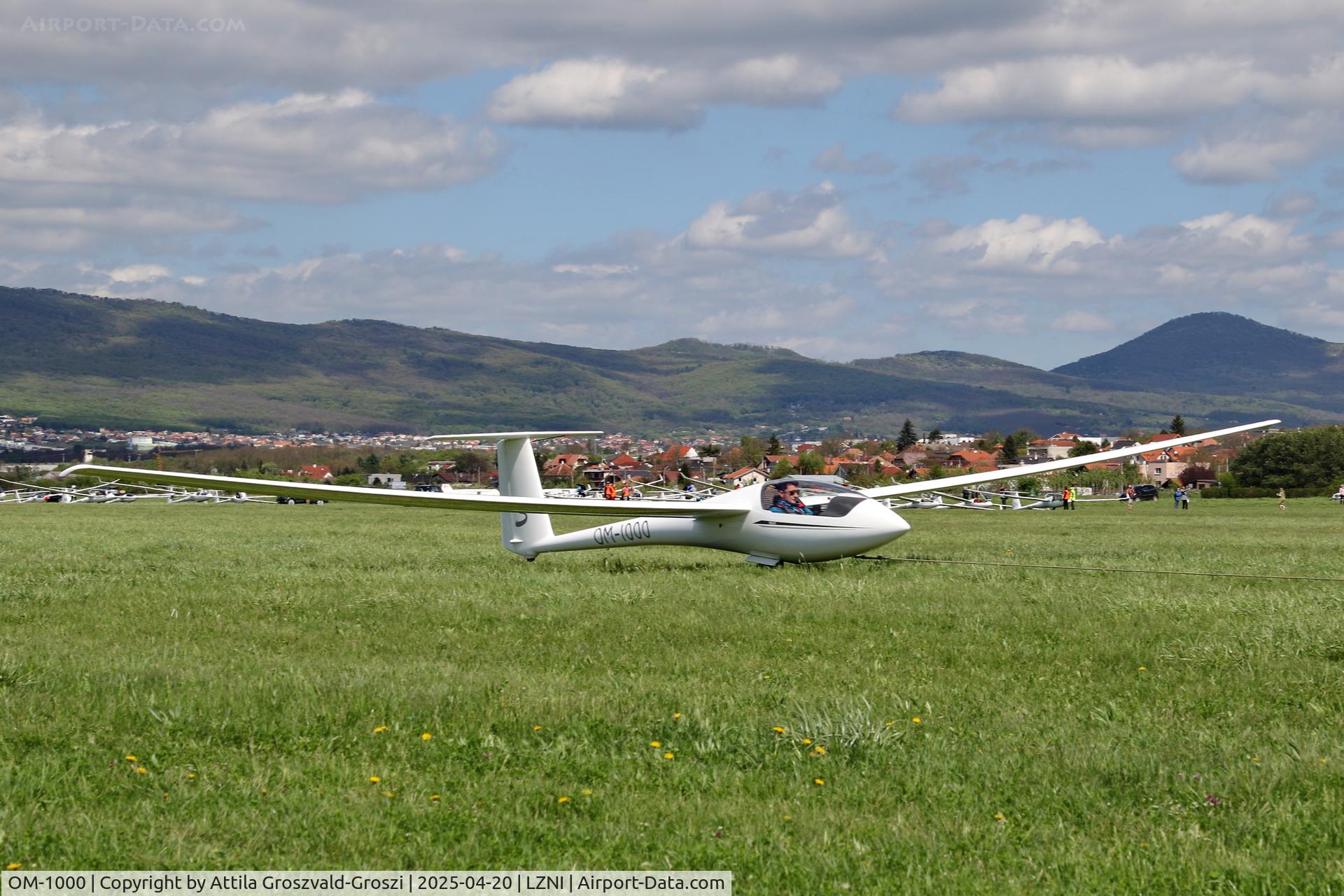 OM-1000, 1981 Schleicher ASW-20 C/N 20500, LZNI - Nitra Airport, Slovakia - Pribina Cup 2025