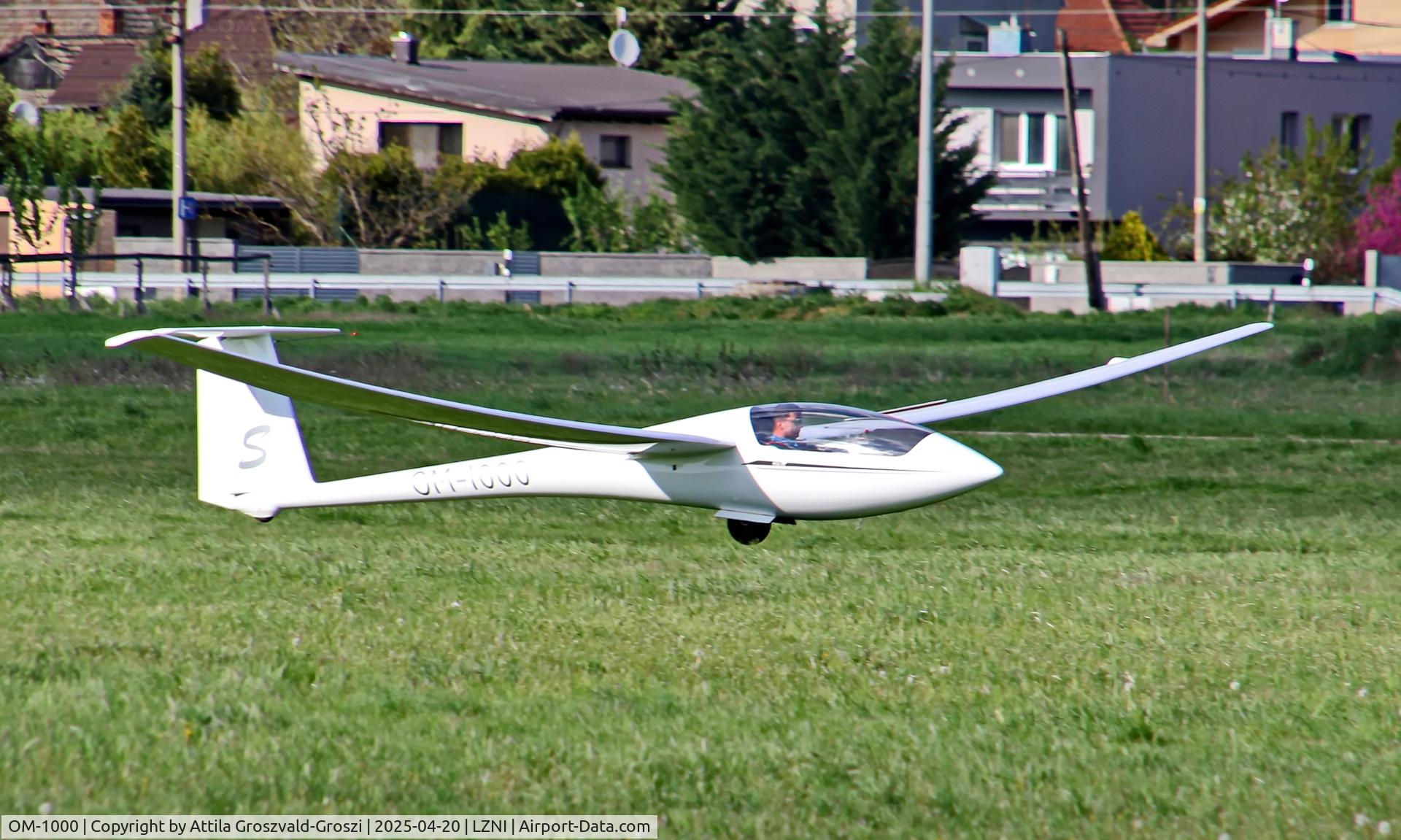 OM-1000, 1981 Schleicher ASW-20 C/N 20500, LZNI - Nitra Airport, Slovakia - Pribina Cup 2025