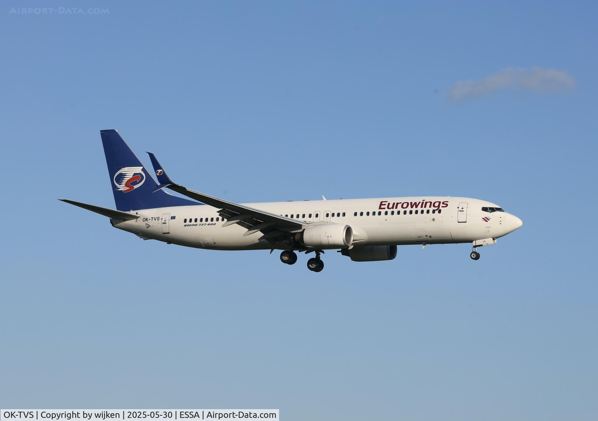OK-TVS, 2011 Boeing 737-86N C/N 39404, Rwy 26