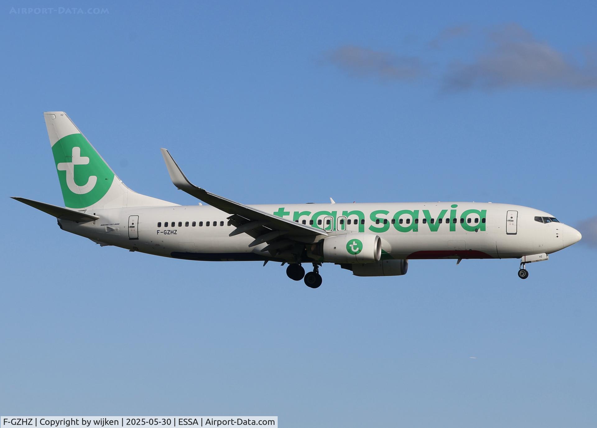 F-GZHZ, 2006 Boeing 737-85P C/N 33977, Rwy 26
