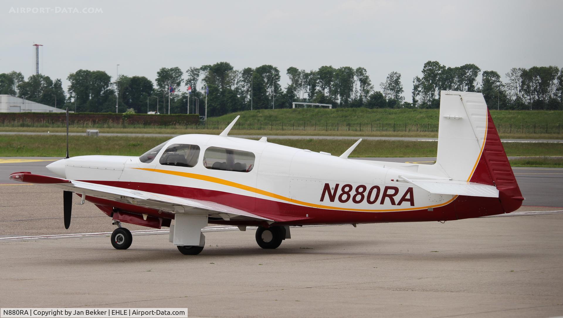N880RA, 1988 Mooney M20K C/N 251164, Lelystad Airport
