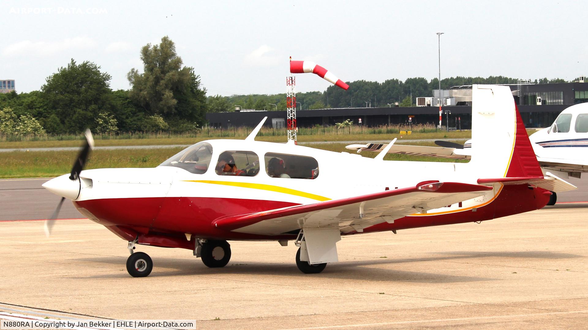 N880RA, 1988 Mooney M20K C/N 251164, Lelystad Airport