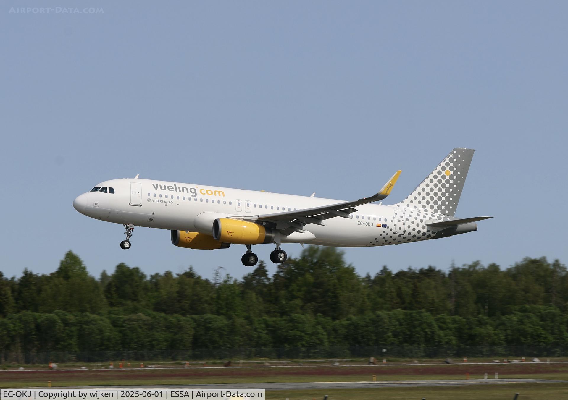 EC-OKJ, 2017 Airbus A320-232 C/N 7809, Rwy 26
