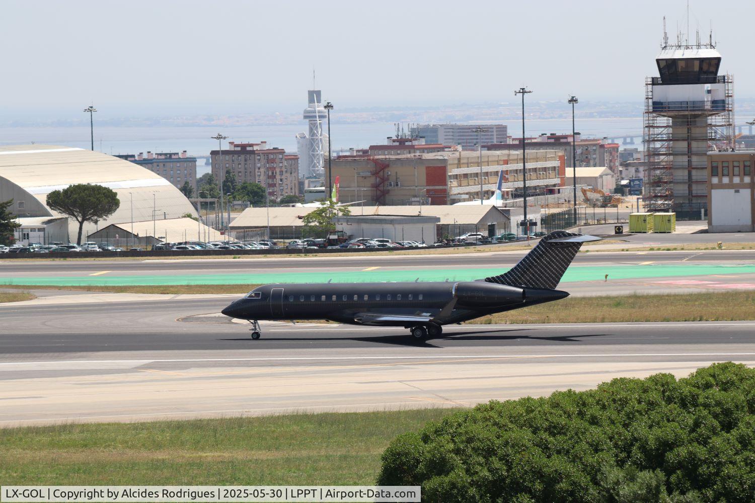 LX-GOL, 2010 Bombardier Inc. 700 Global Express XRS C/N 9365, LX-GOL aterra em Lisboa_LPPT