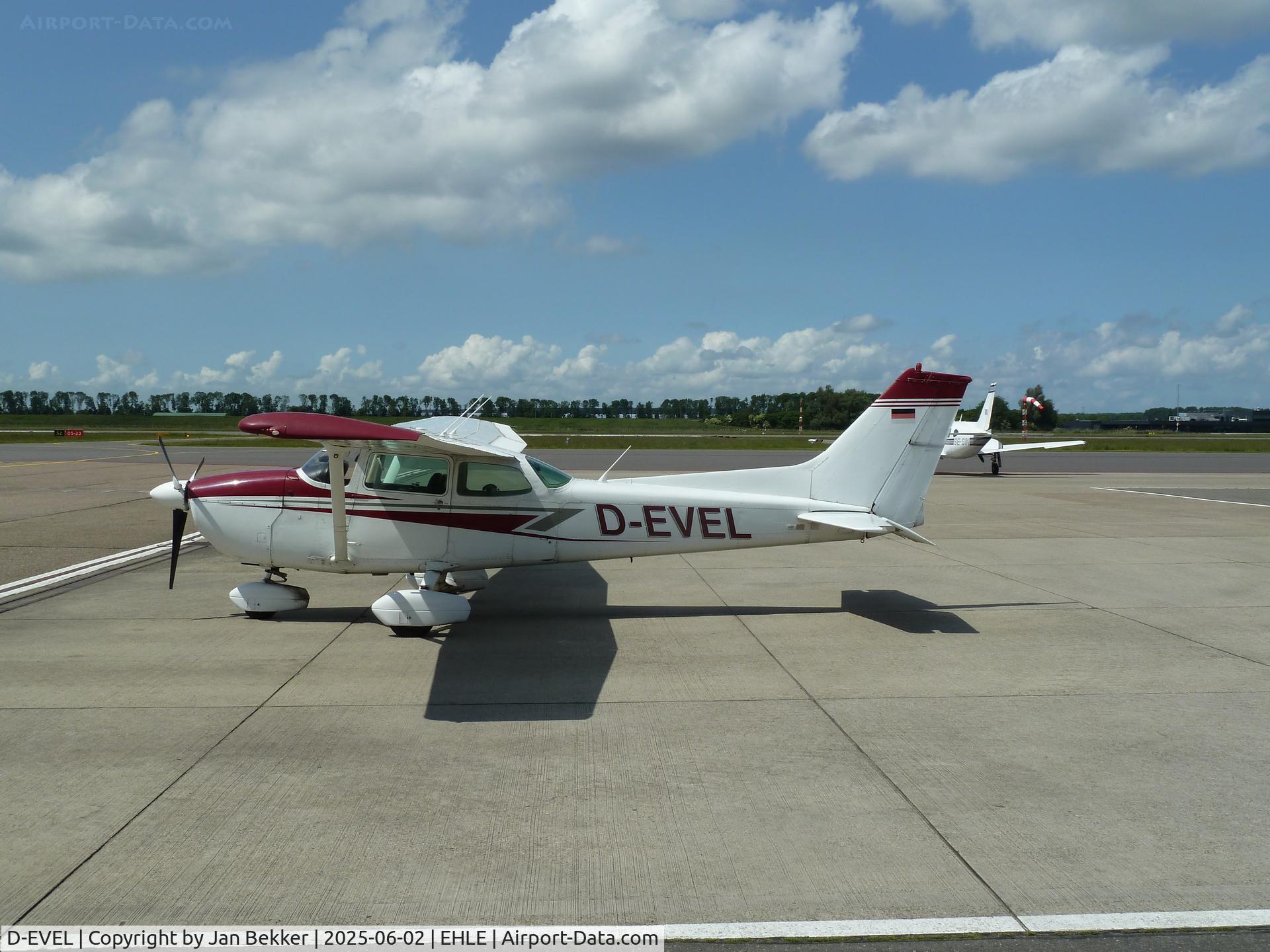 D-EVEL, 1992 Cessna C172N C/N 17273253, Lelystad Airport
