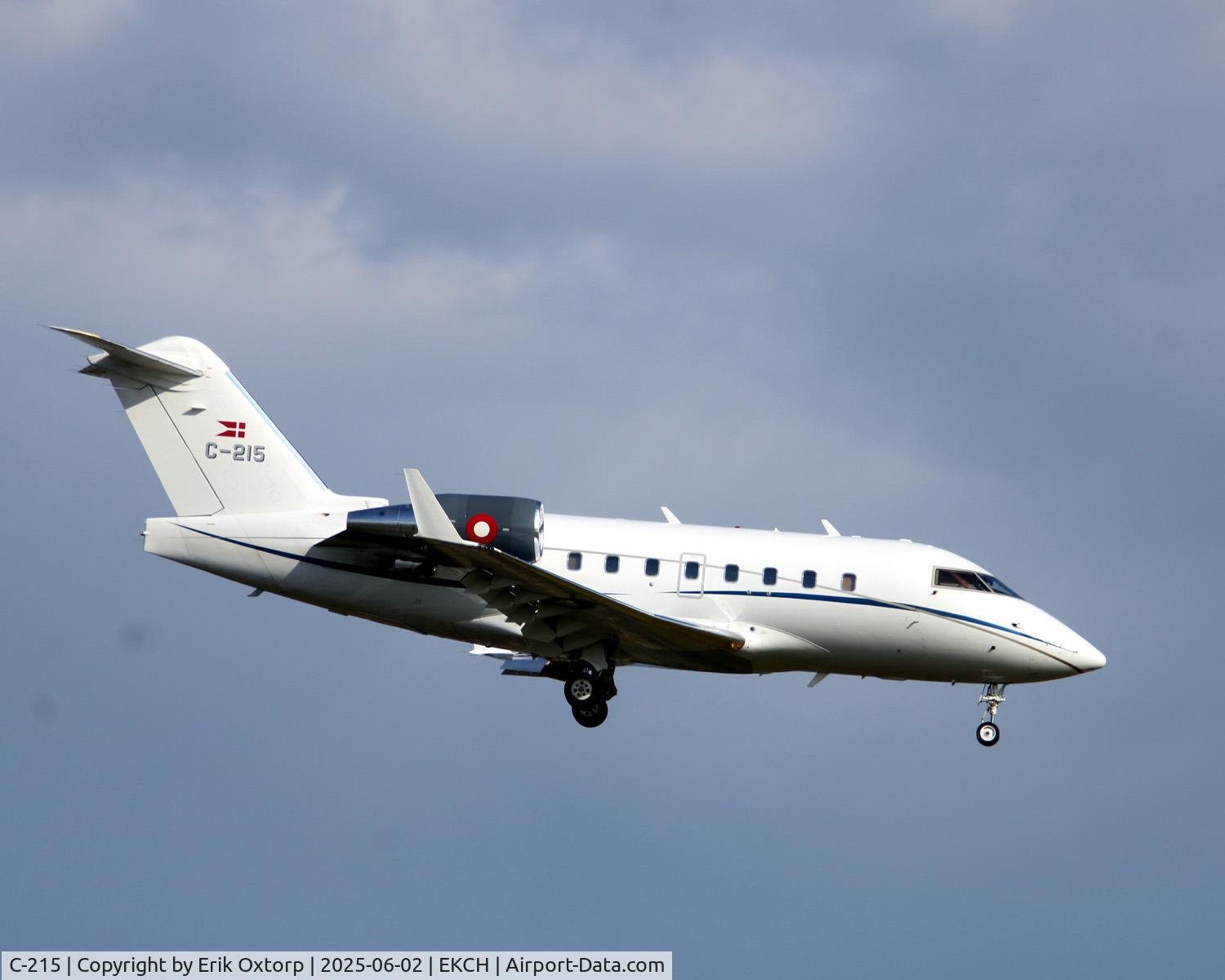 C-215, 2001 Bombardier Challenger 604 (CL-600-2B16) C/N 5515, C-215 landing rw 22L