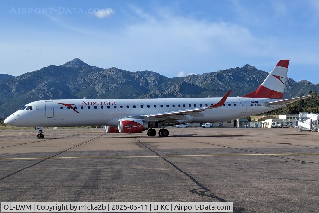 OE-LWM, 2012 Embraer 195LR (ERJ-190-200LR) C/N 19000542, Taxiing