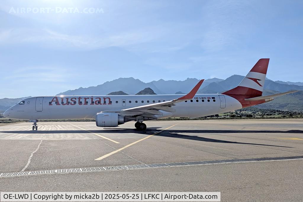 OE-LWD, 2011 Embraer 195LR (ERJ-190-200LR) C/N 19000411, Taxiing